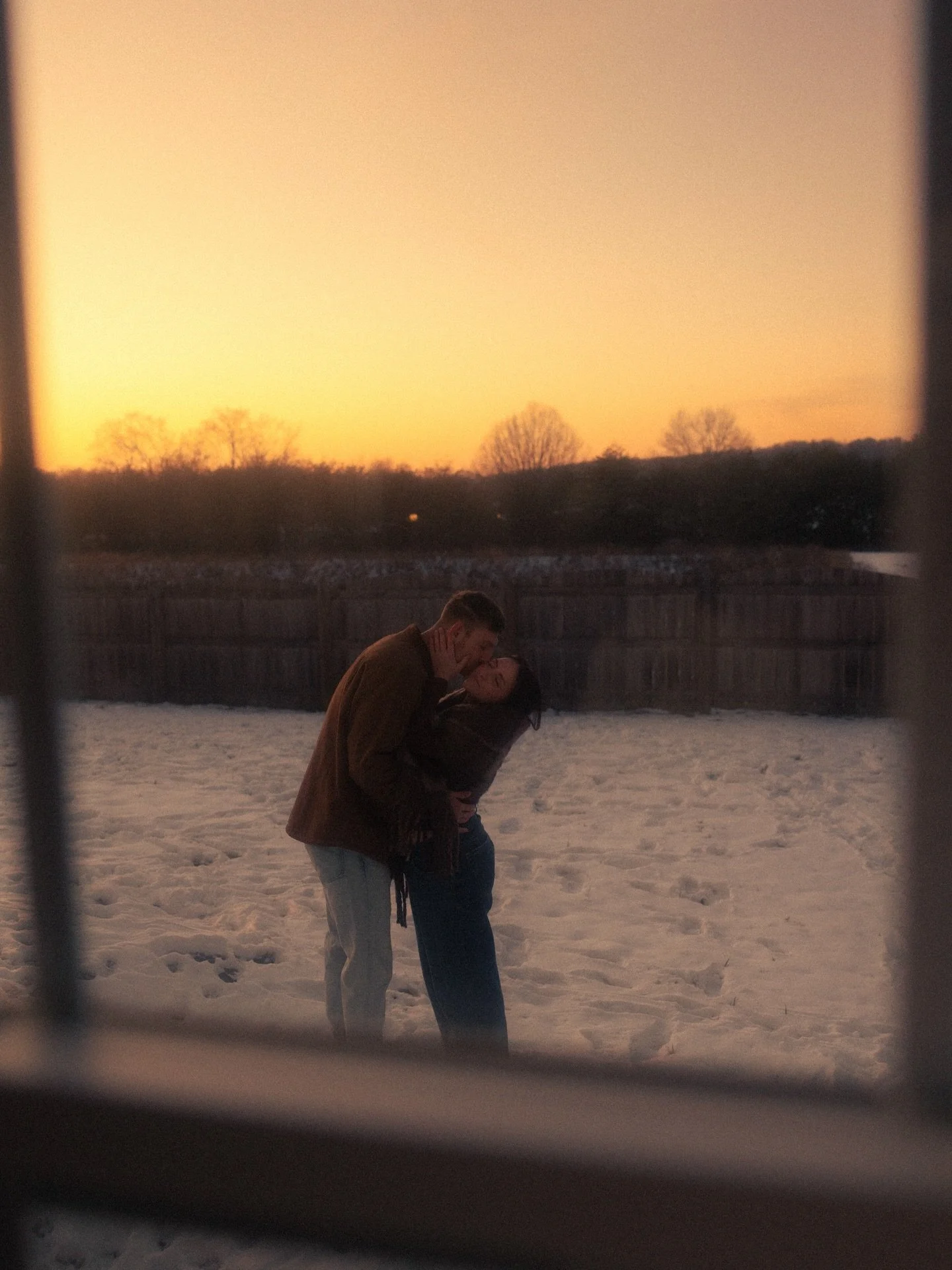 proof that you can get cute snow pics with your love anywhere ❄️🧣

tennessee photographer, knoxville photographer, east coast photographer, cinematic photography, documentary photography, storytelling photographer, canon, film photographer, super 8 