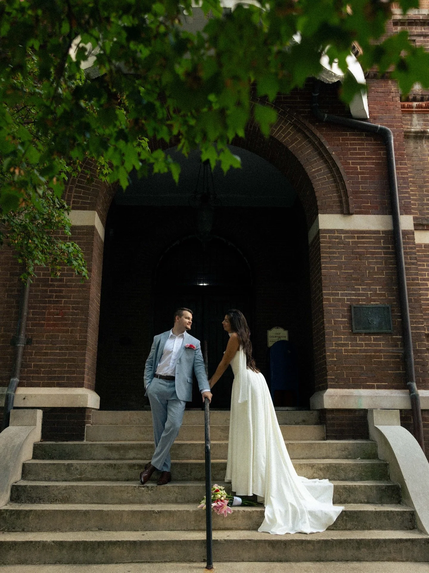 what happens when you decide to skip the big wedding and elope downtown 🕊️🔔

#knoxvilleweddingphotographer #tennesseweddingphotographer #elopementphotpgrapher #downtownknoxvillewedding #knoxvilleelopementphotographer