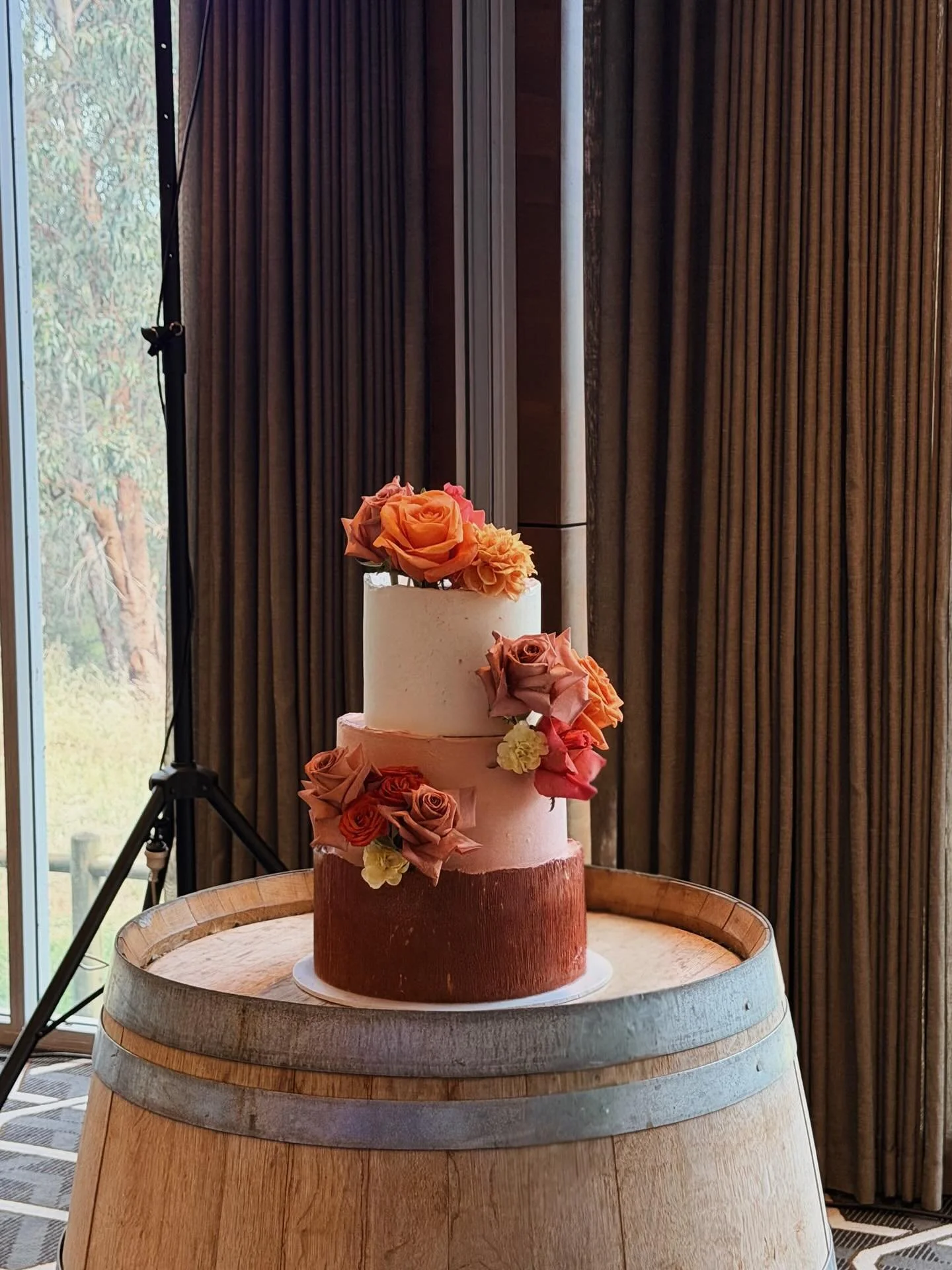 Another day of celebrating L ♡ v E!! 

CAKE: @cheskabakes_ 
VENUE: @mandoonestate 
PLANNING &amp; STYLING @justsimplyloving 
&amp; FLORALS