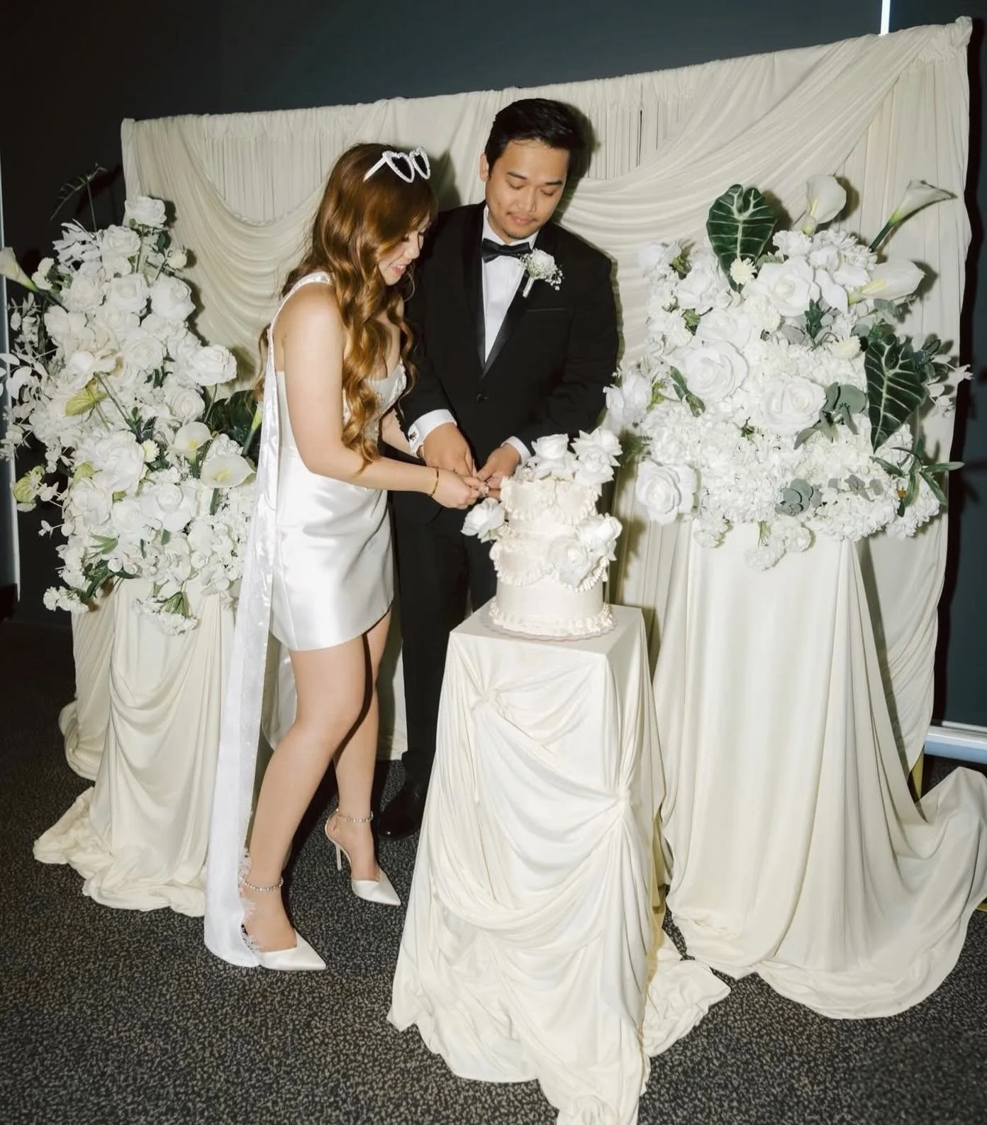 Our classic Lambeth, for the beautiful couple! ♡
.
.
.
.
.
Drapery @justsimplyloving 
Photographer @nastudiosweddings