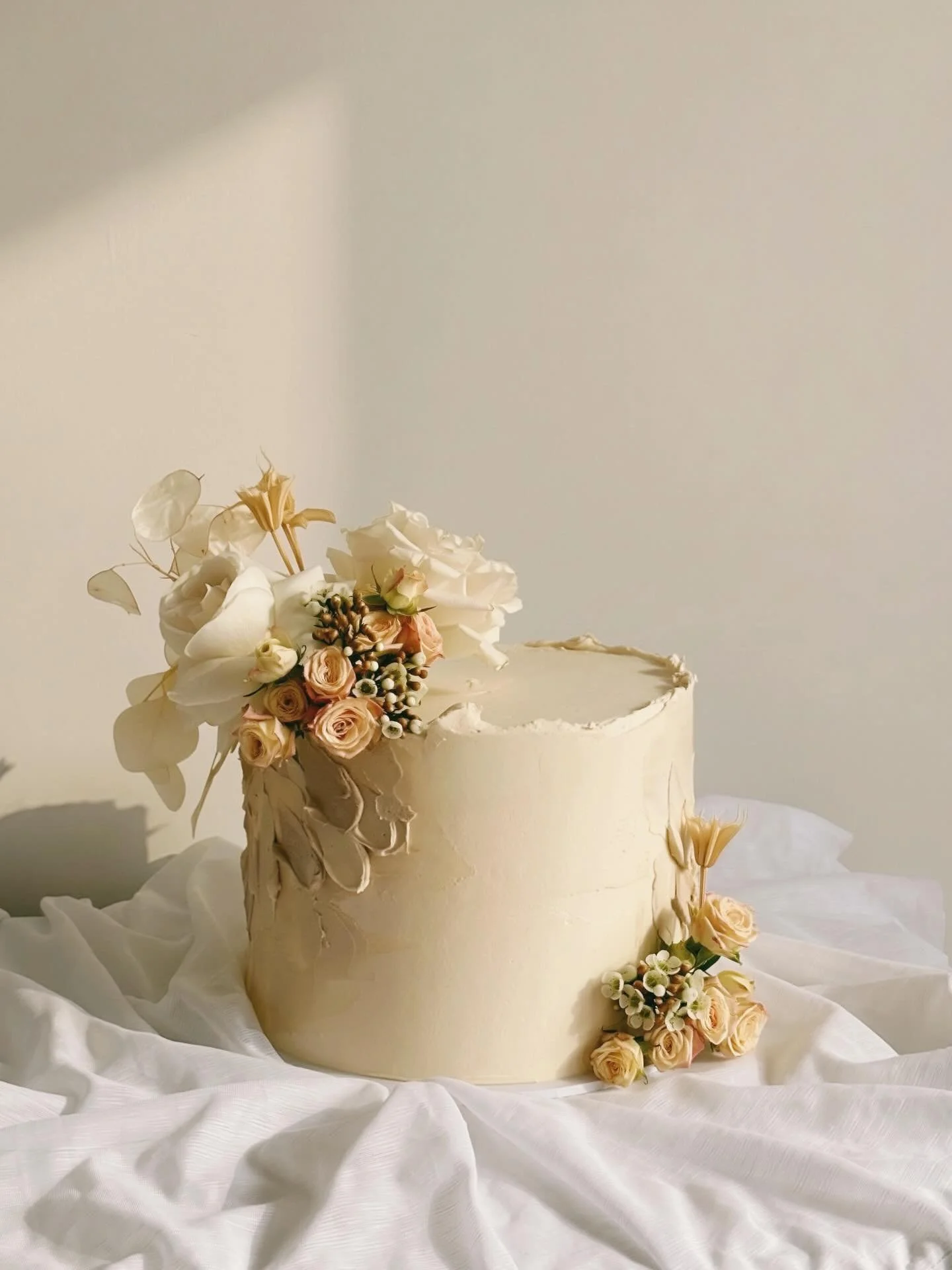 ♡ The best love is the kind that awakens the soul and makes us reach for more. That plants a fire in our hearts and brings  peace to our minds ᥫ᭡

#perthwedding #perthisokay #perthweddingphotography #weddinginspiration #weddings