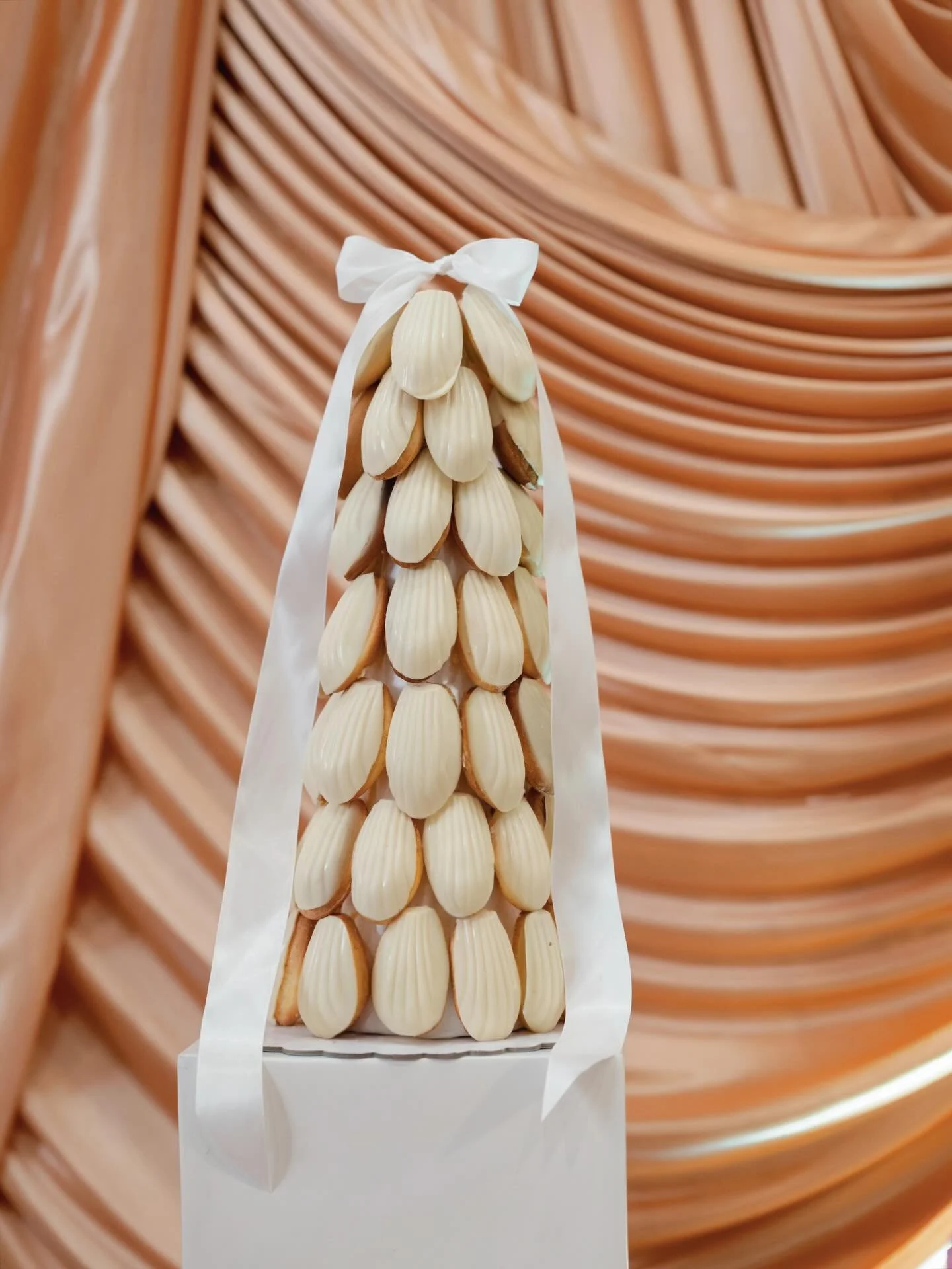 Our beautiful Madeline Tower to complete your special day! 

To enquire 📧 www.cheskabakes.com

Hello.cheskabakes@gmail.com
#perthwedding #perthisokay #perthweddingphotography #weddinginspiration #weddings