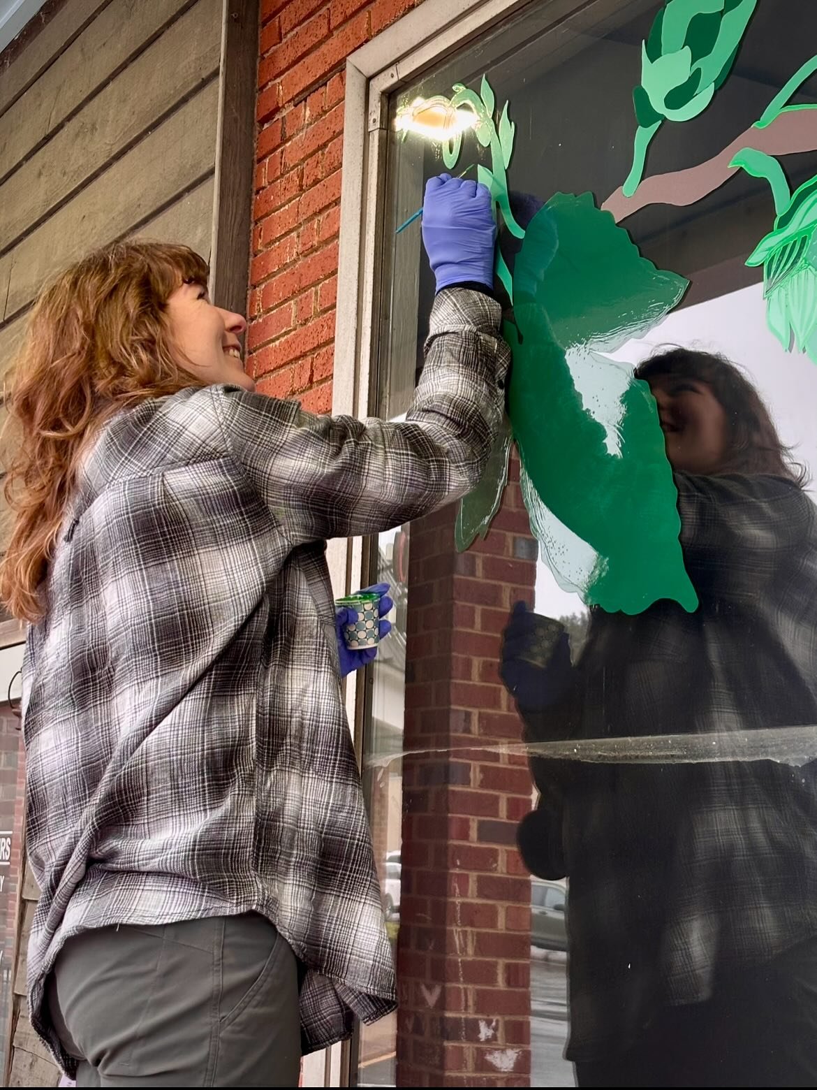 Last week I finished a mural project I had been working on since late August! I&rsquo;m super grateful to the business owner for inviting me to take on something new - my first ever window mural!  @oxfordcellars  After hours and hours of working I ca