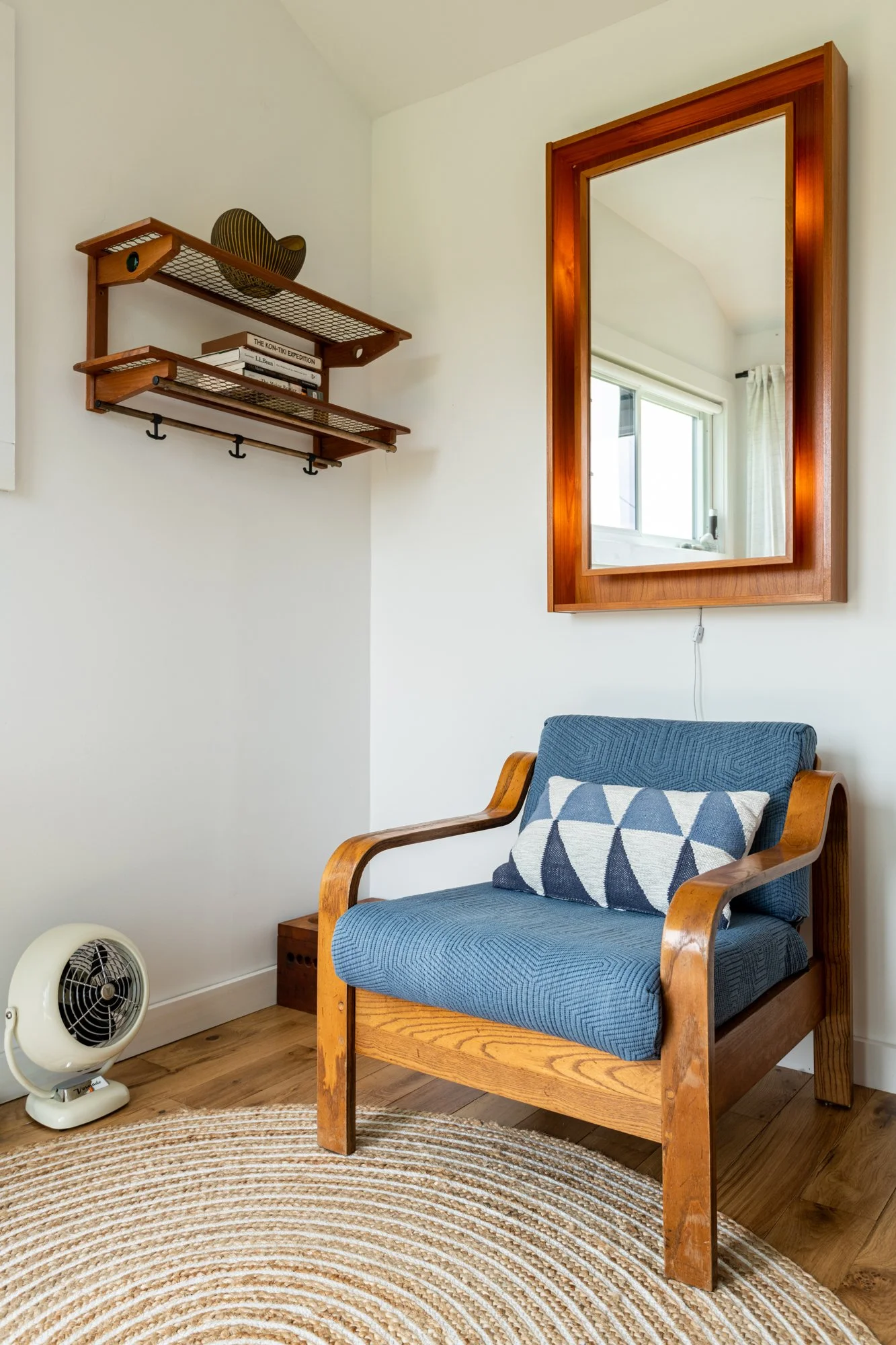 reading-nook-lobster-boat-cottage-maine.jpg
