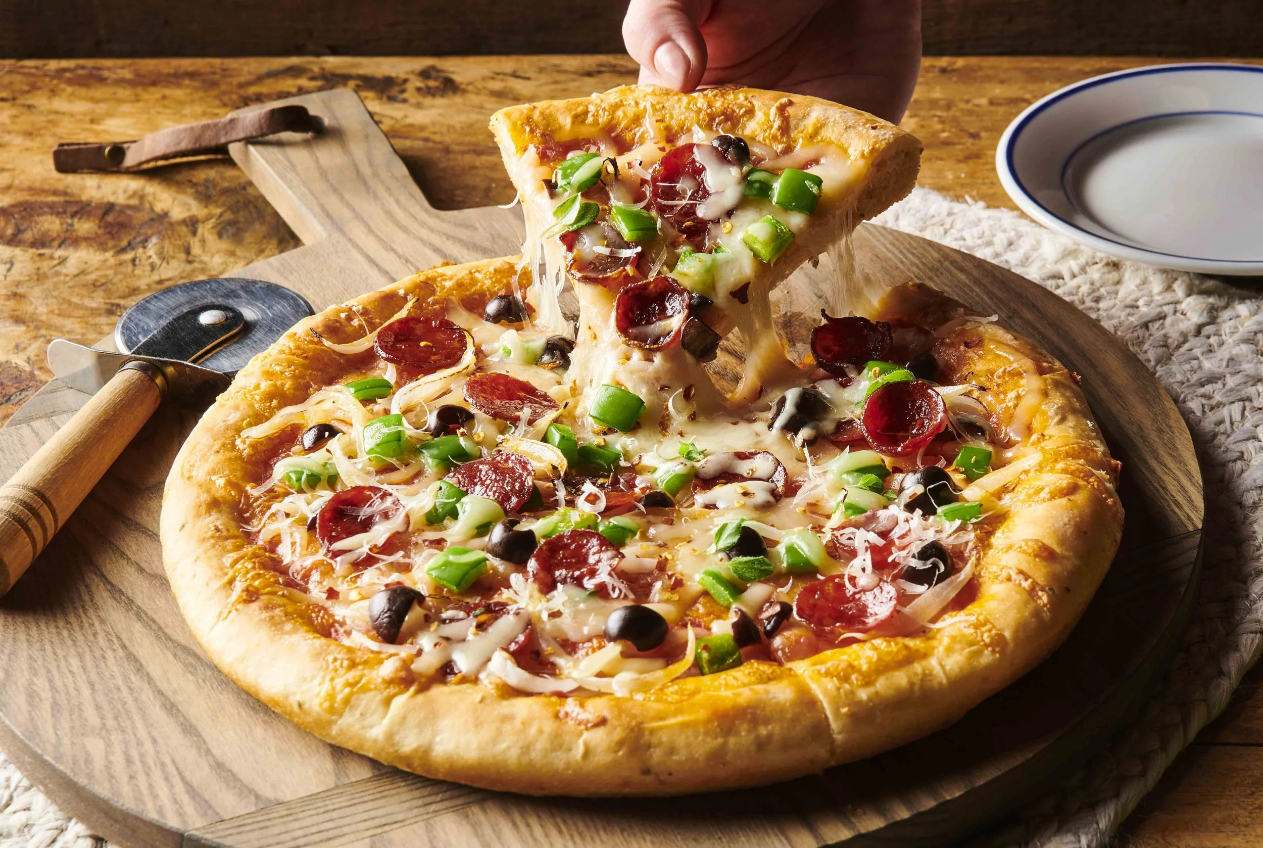 focaccia-pizza-cheese-pull.jpg