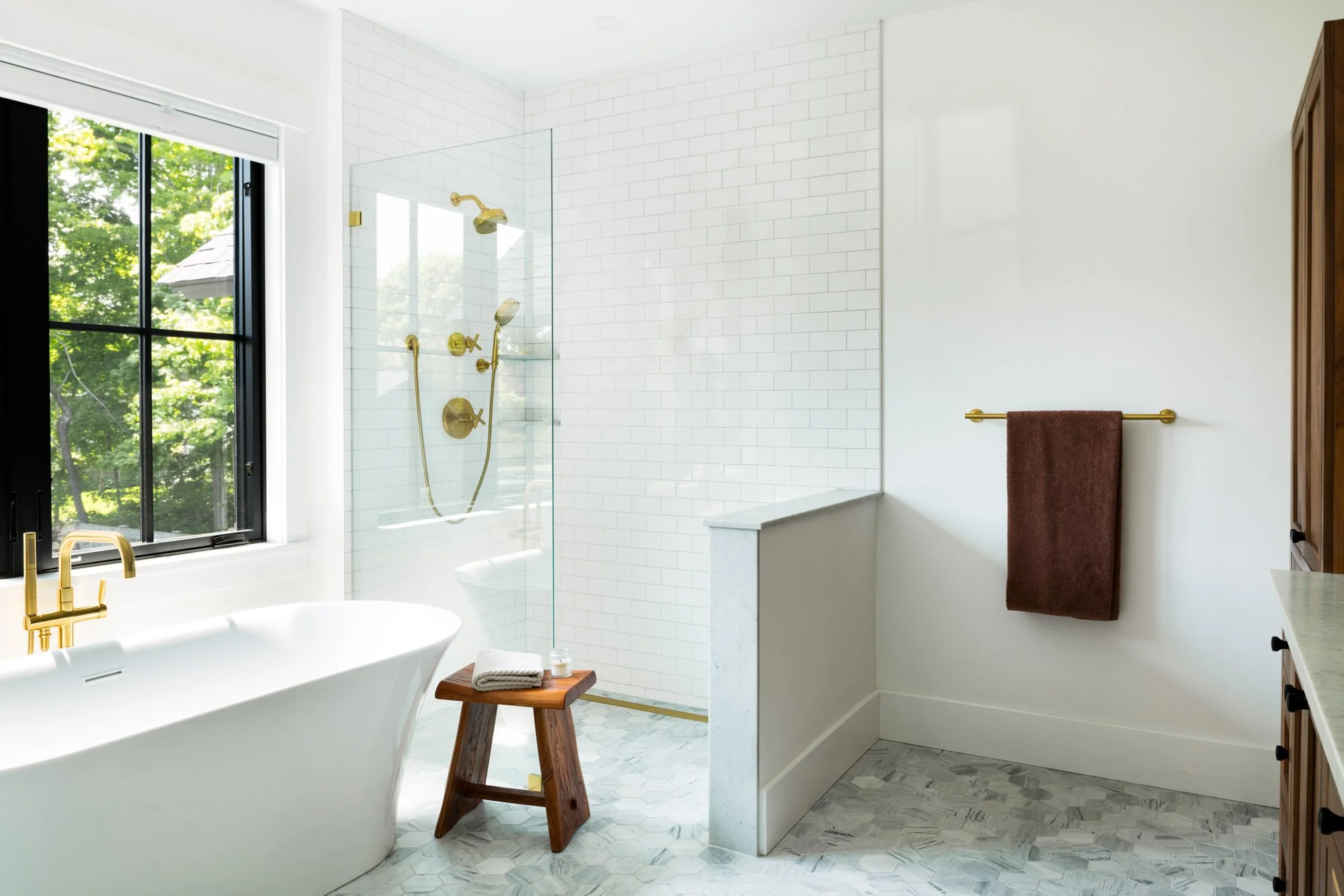 bright-bathroom-tub-massachusetts.jpg