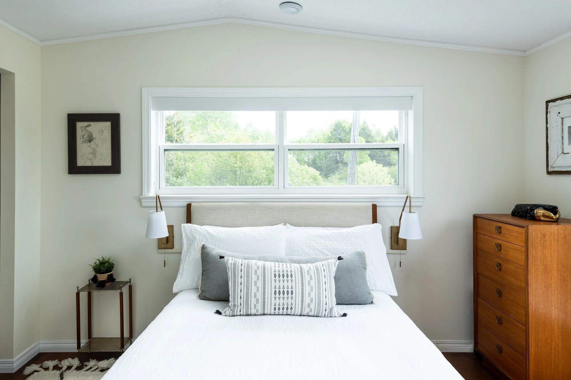 coastal-airbnb-bedroom-maine.jpg