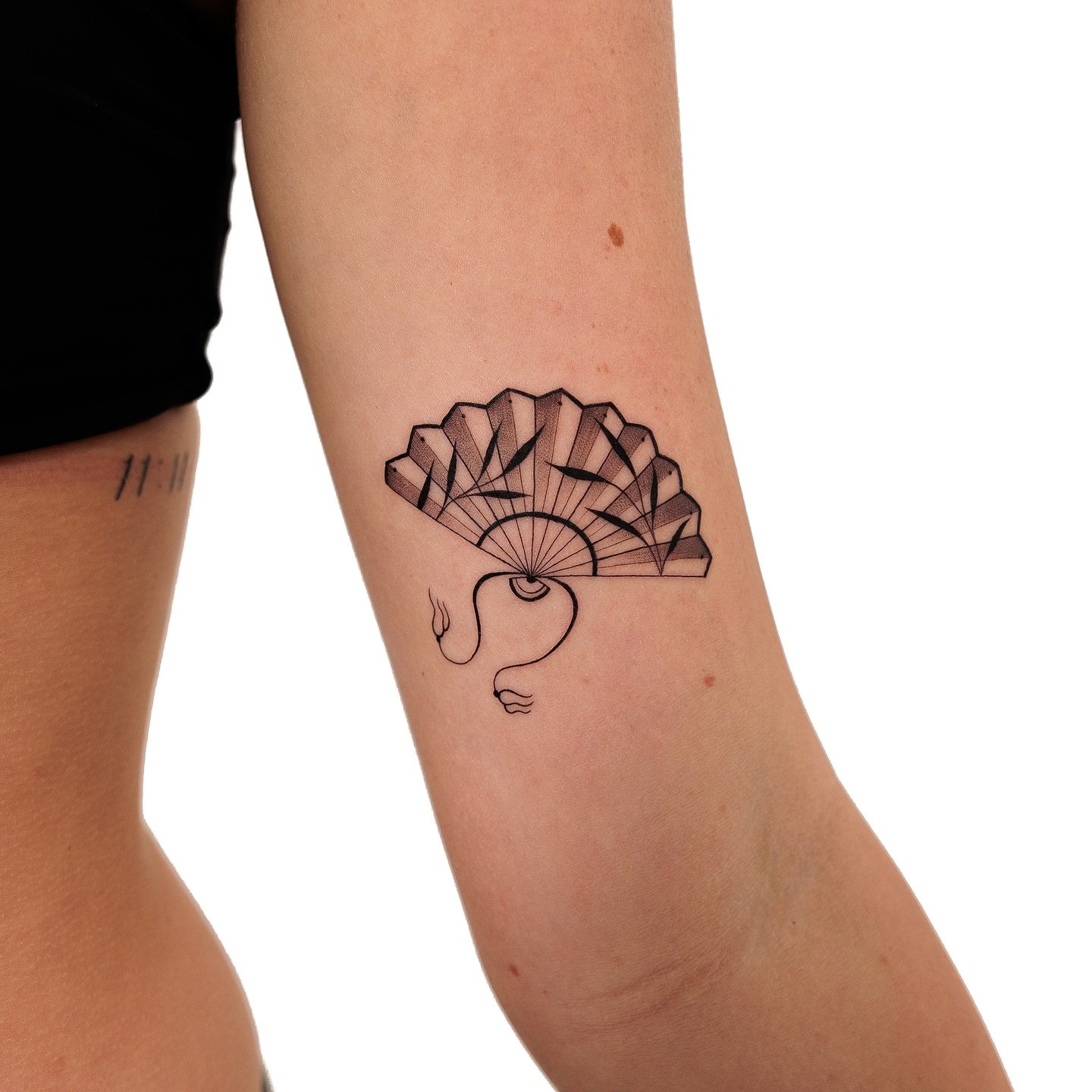 Fan

By @billiebonestattoo for @chillichichi