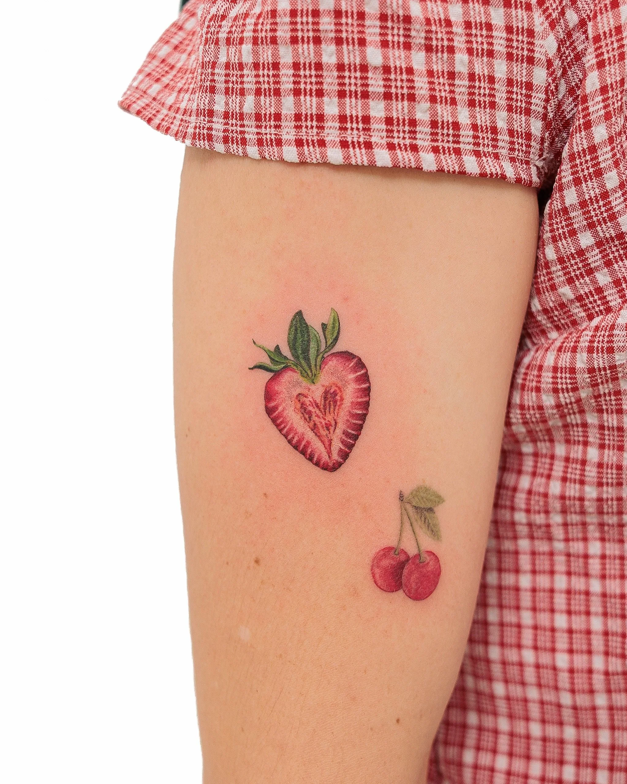 Strawberry

By @bridgietatts for Lauren