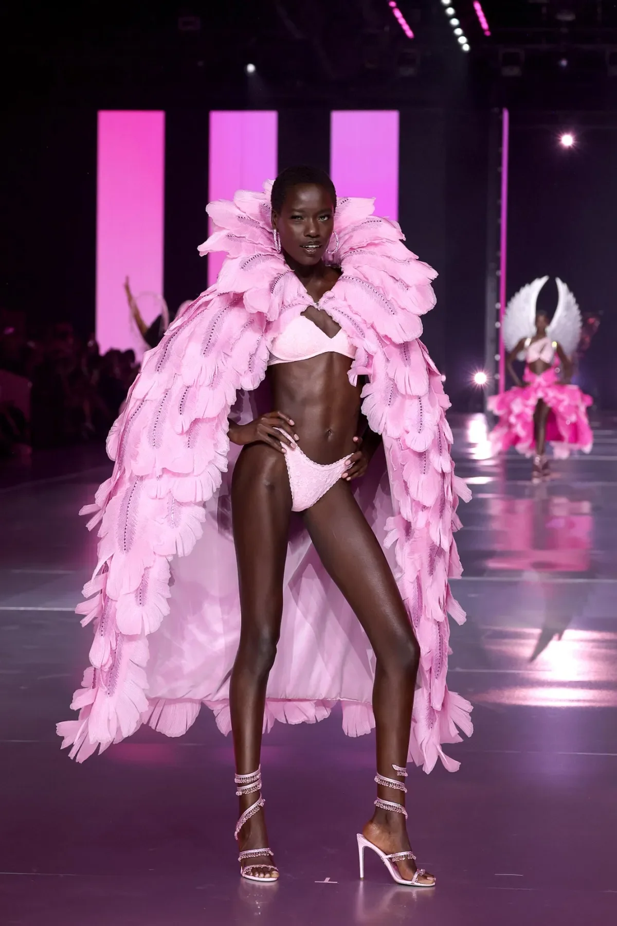 Victoria-s-Secret-Fashion-Show-2024-Runway-Awar-Odhiang-682.webp