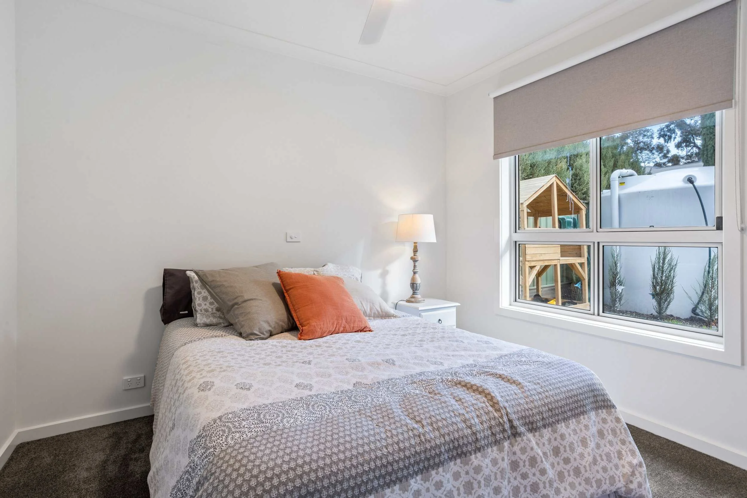 marnie-road-bedroom-window-water-tank-bendigo-amw-builders.JPG