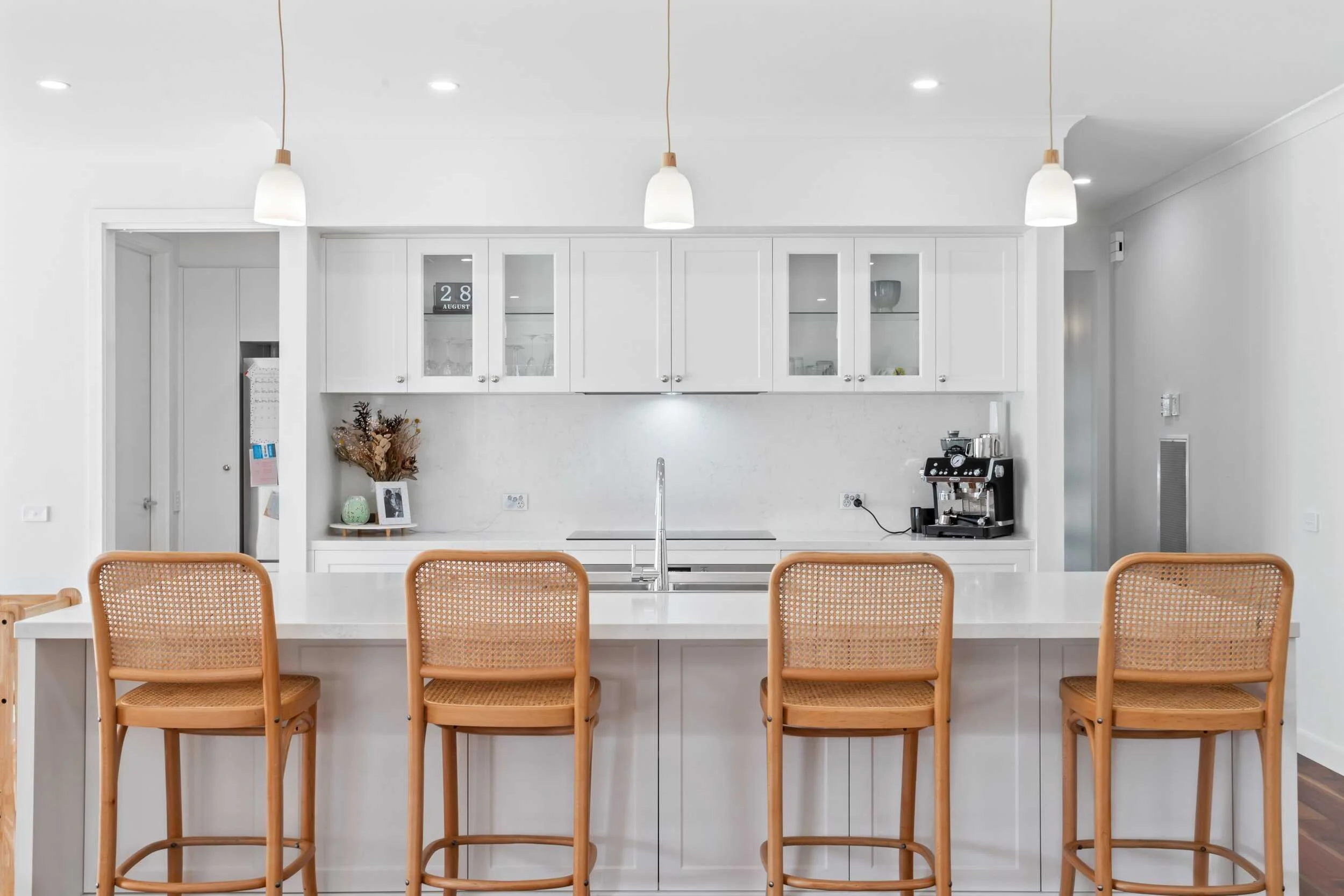 marnie-road-kitchen-bar-seating-bendigo-amw-builders.JPG