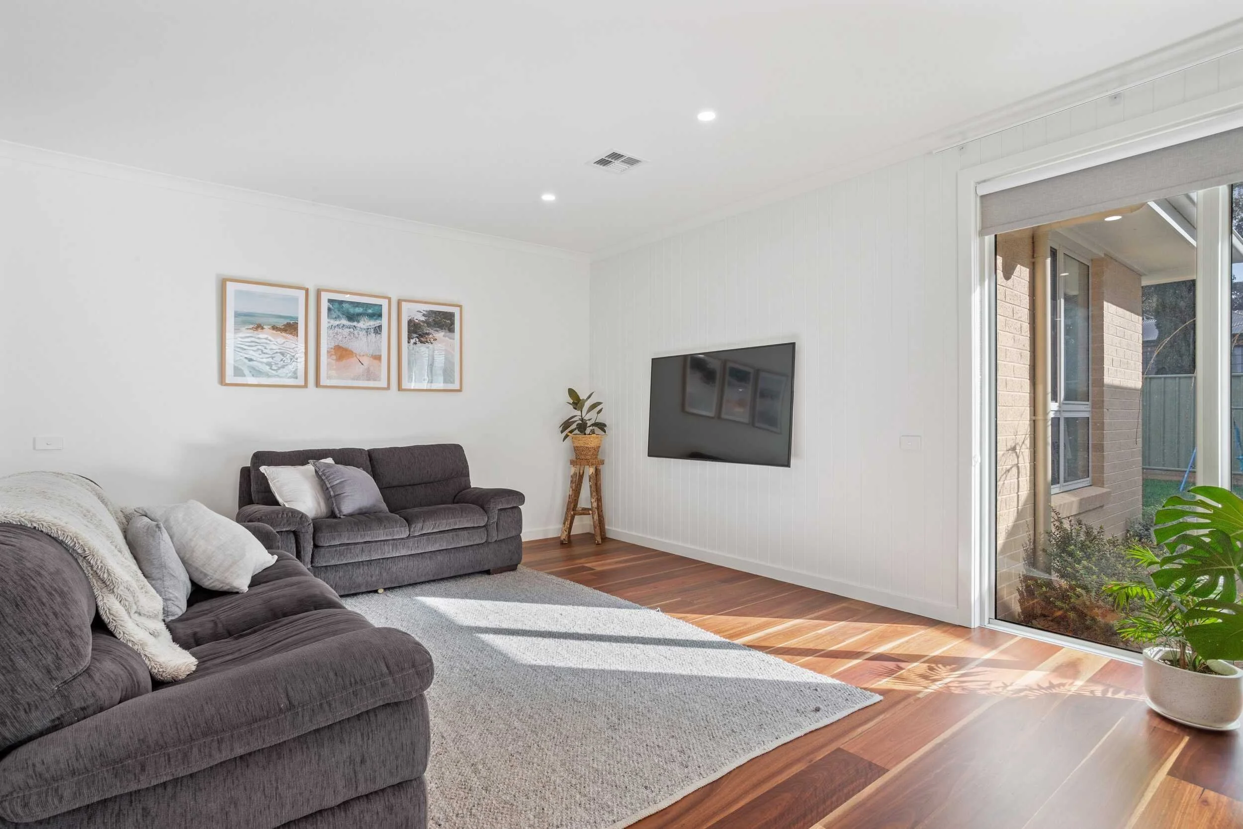marnie-road-living-room-bendigo-amw-builders.JPG
