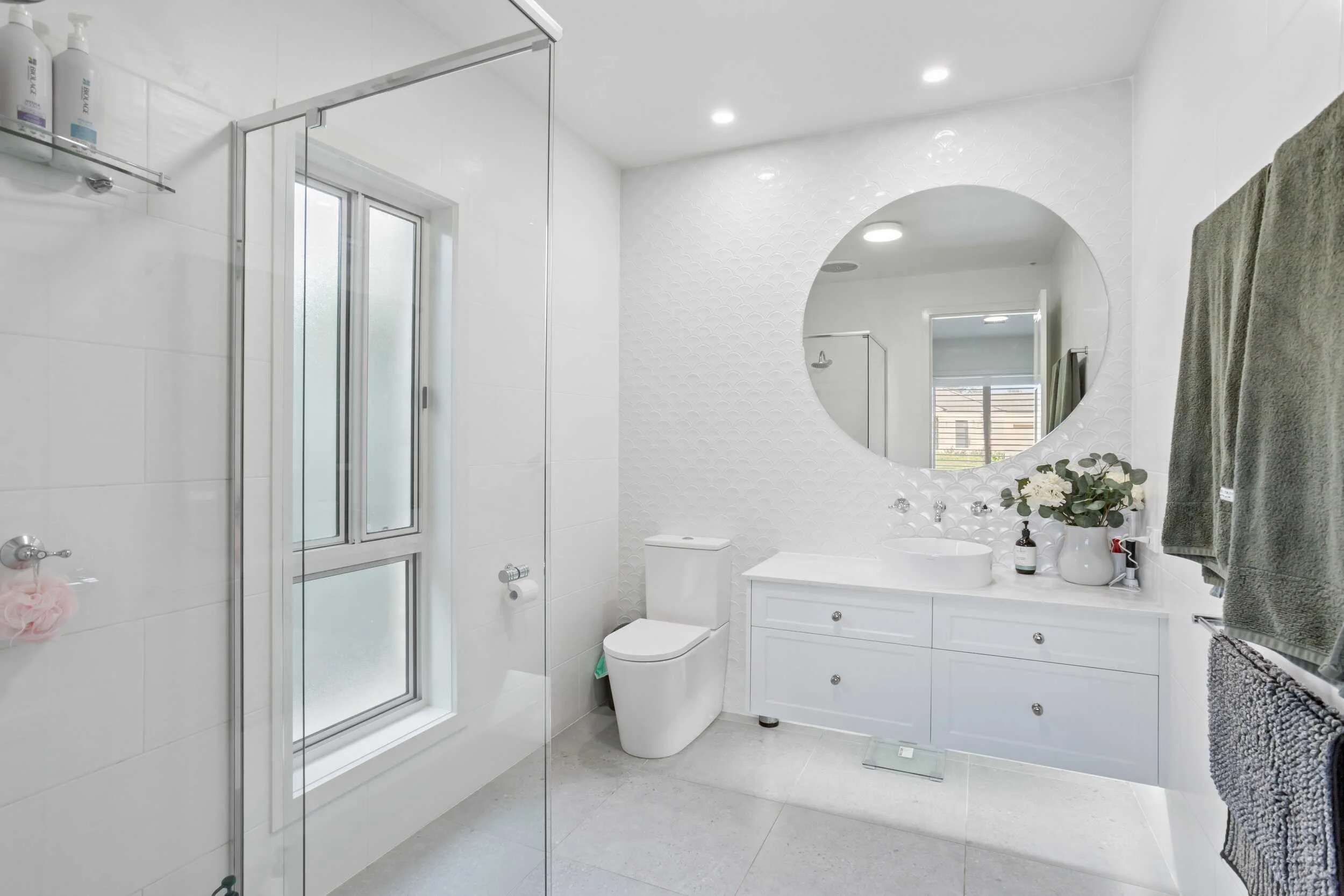 marnie-road-main-bathroom-vanity-round-mirror-bendigo.JPG