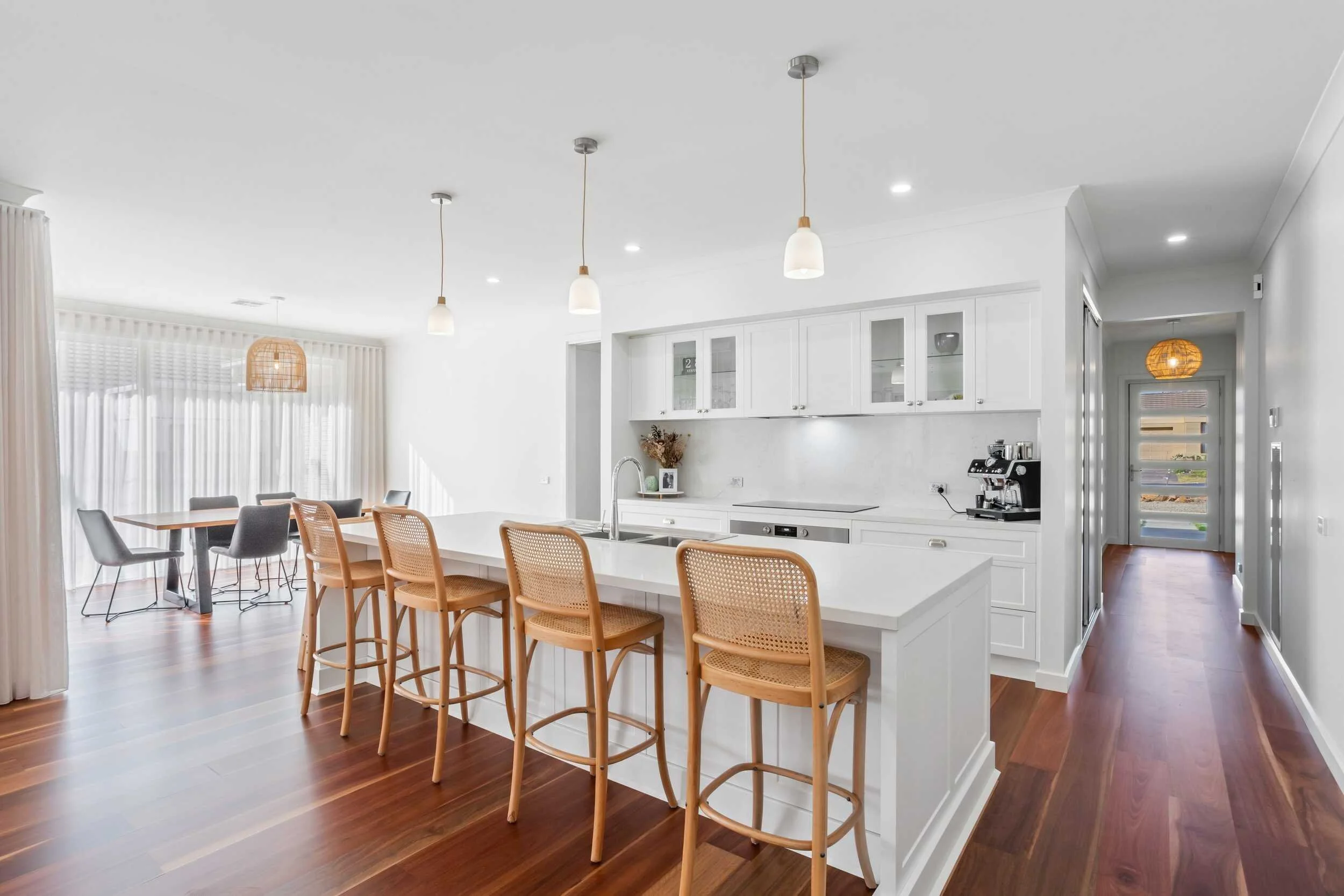 marnie-road-open-plan-kitchen-bendigo-amw-builders.JPG