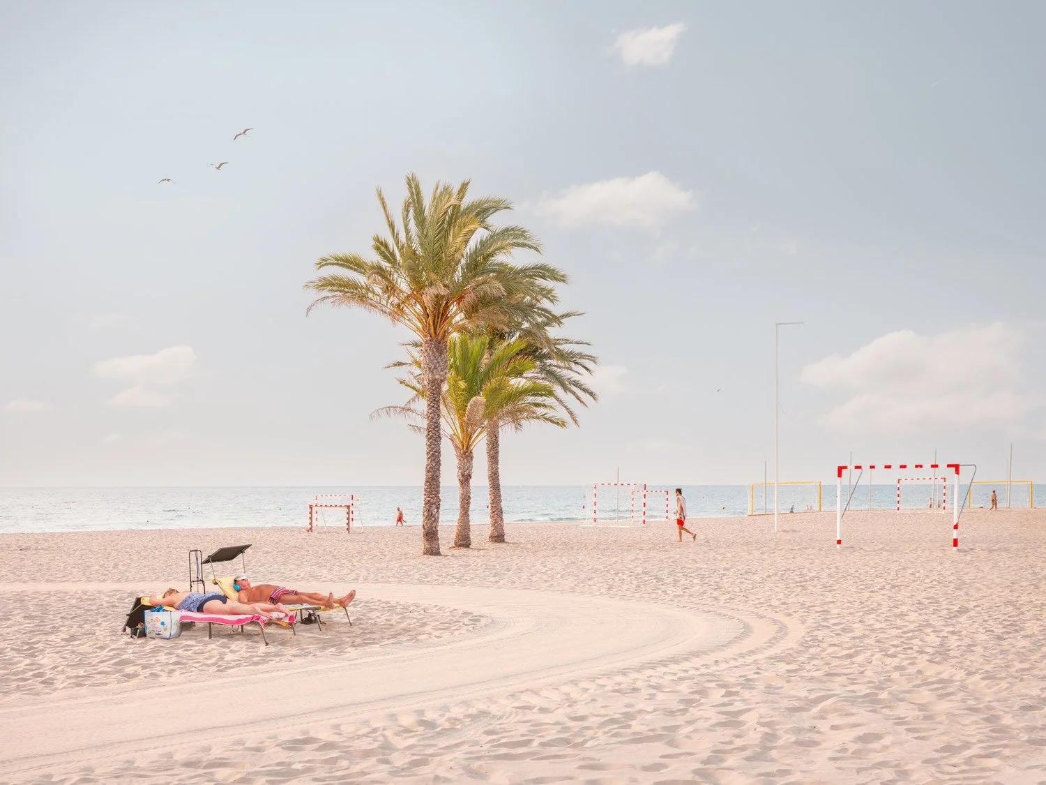 FEET-IN-THE-SAND-BY-MARCUS-BELL-001-LEICA-SERIES-I.jpg