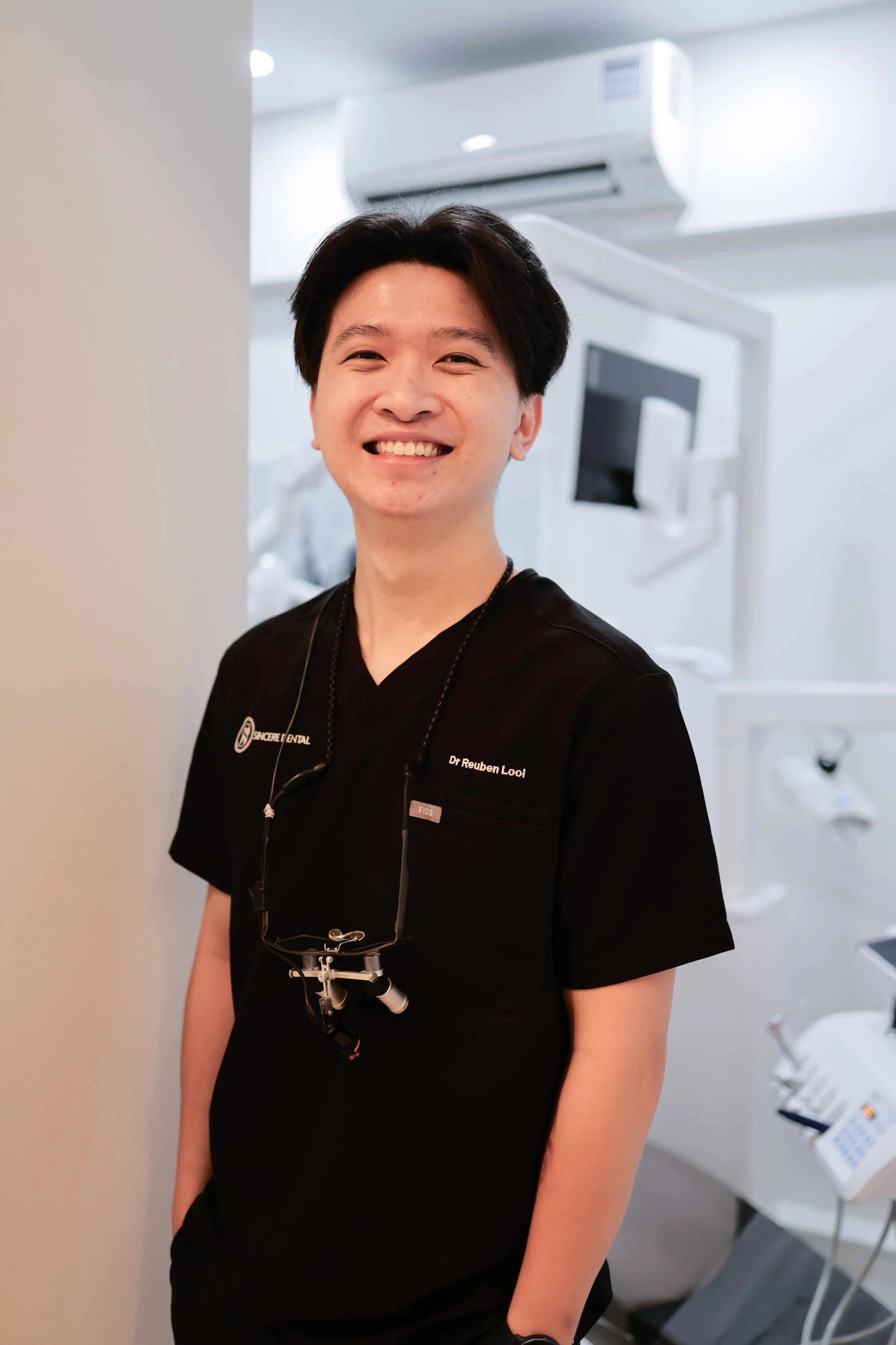 Dr Reuben Looi