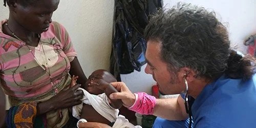 Turkish Doctor Can Eren volunteering at Safe Haven medical camp in Africa