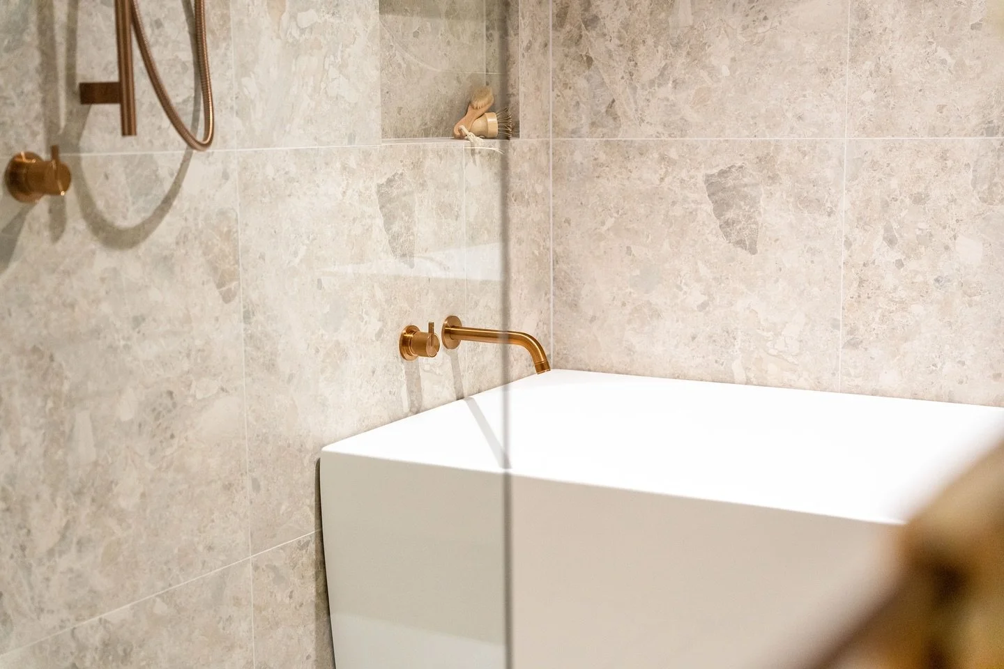 Ensuring all corners are complete and detailed ready for a clean hand over and ready a switch hand over 🛁 🧼 

#NeatTidyAndClean