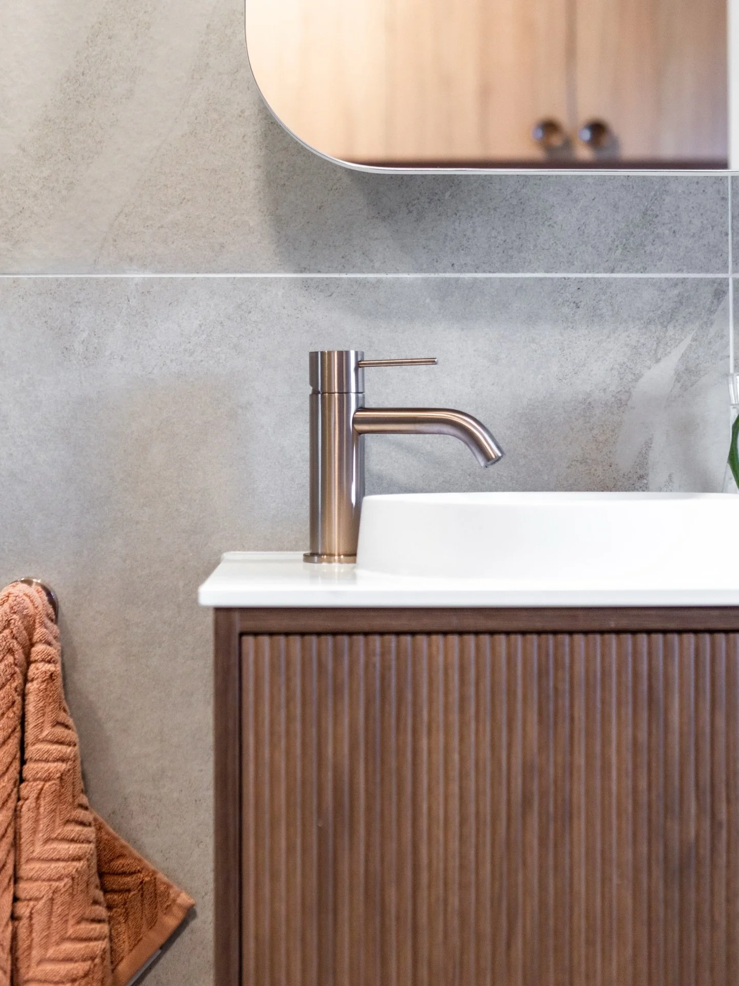 Dark timber and soft finishes from @nerotapware 

#canberrarenovations #interiordesign #g6 #adpvanity #tapware #design #custom #renovations