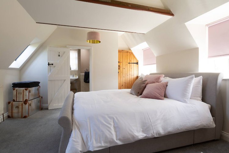 Retreat location bedroom 1.jpg