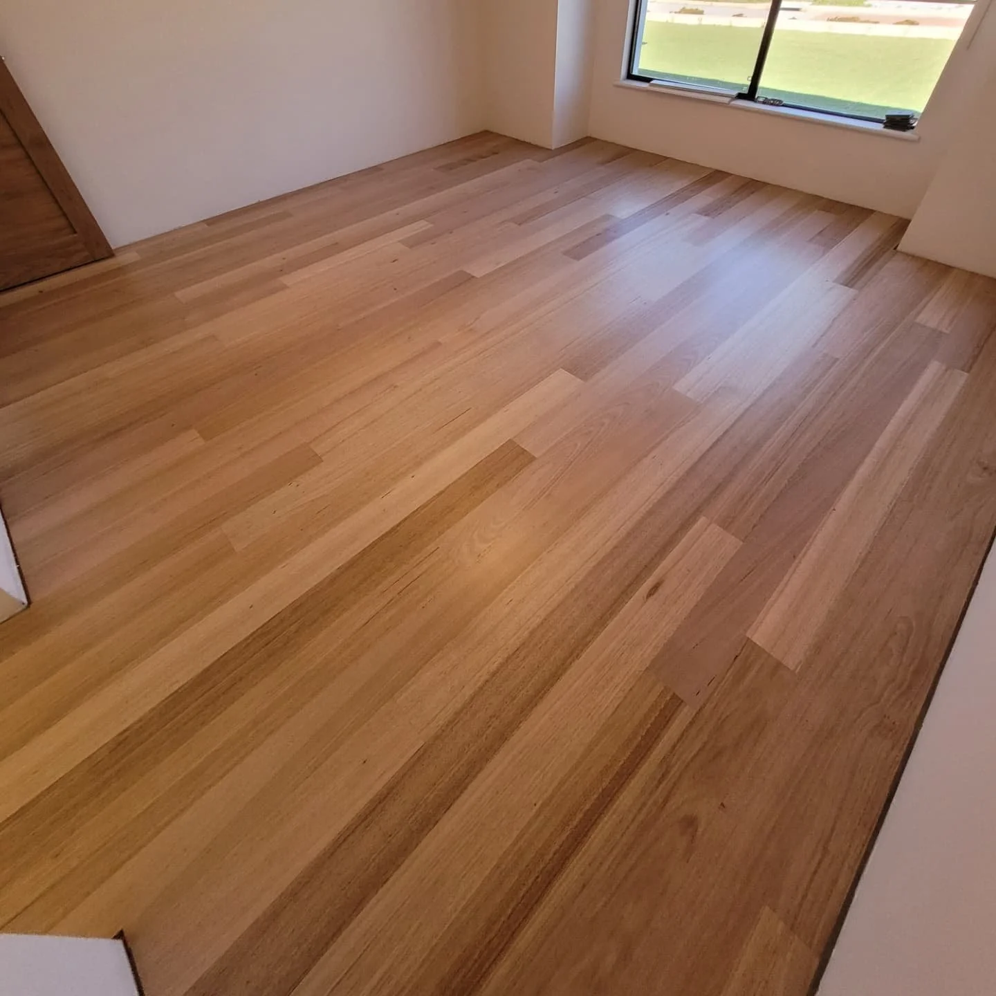 Our Client decided it was time to get rid of their Old Carpet 🤢 with Solid Tasmanian Oak 😍

Swipe 👉 for some Project Photos

To complete this Project, we:

💥 Diamond Ground the Concrete Subfloor to Remove Contaminants that may impede the Bonding 