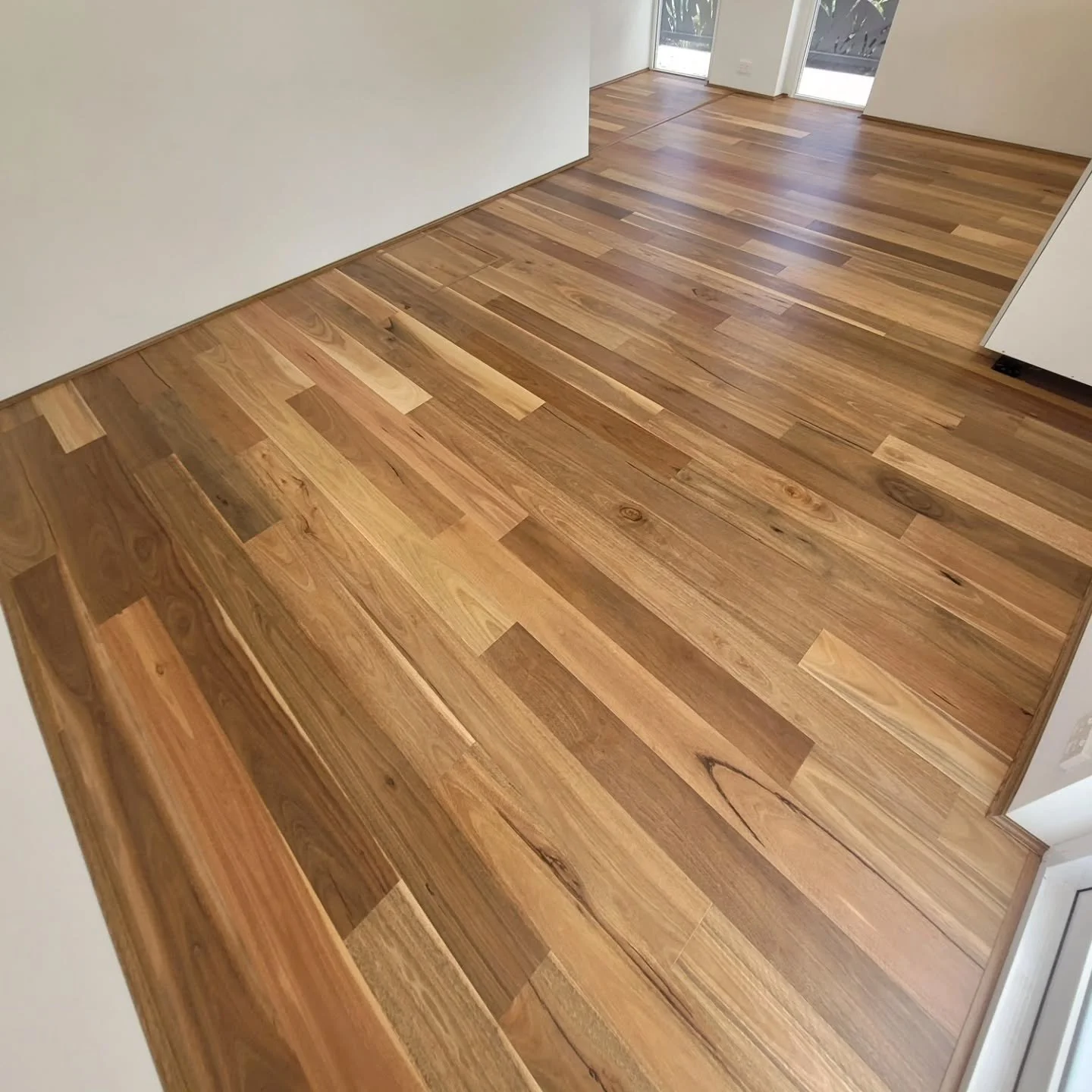 Our Client is renovating their Granny Flat - and asked us to lend a hand ✋️ 

Swipe 👉 for some Project Photos

To complete this Project, we:

💥 Rough Sanded and Sealed the Old Growth Solid Jarrah

💥 Diamond Ground the Concrete Subfloor

💥 Supplie