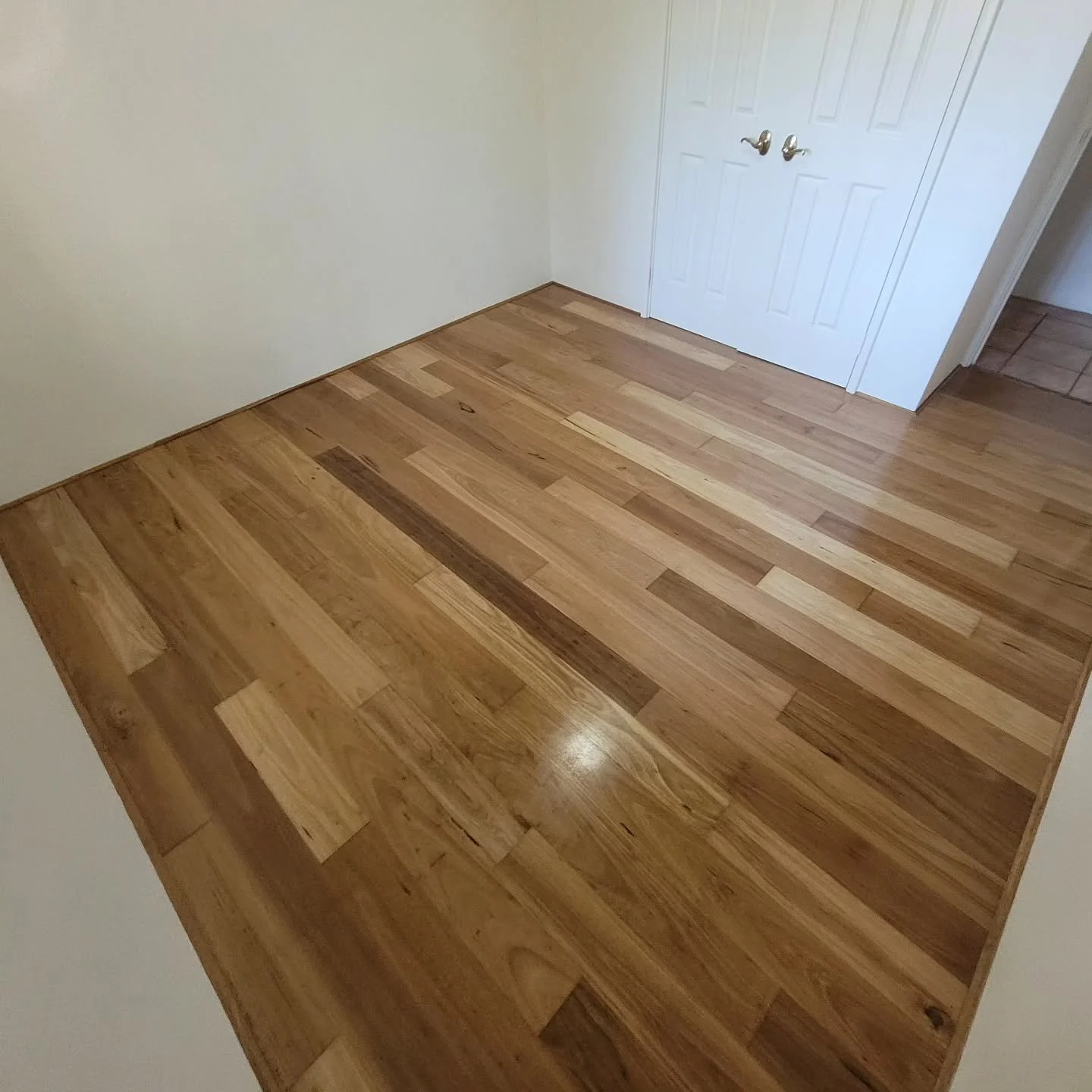 Our Client decided it was time to bring their Existing Prefinished Engineered Blackbutt back to life 💫 

To complete this Project, we:

💥 Replaced the Existing Solid Splaybead

💥 Re-Sanded and Sealed the Prefinished Engineered Blackbutt with 1 x C