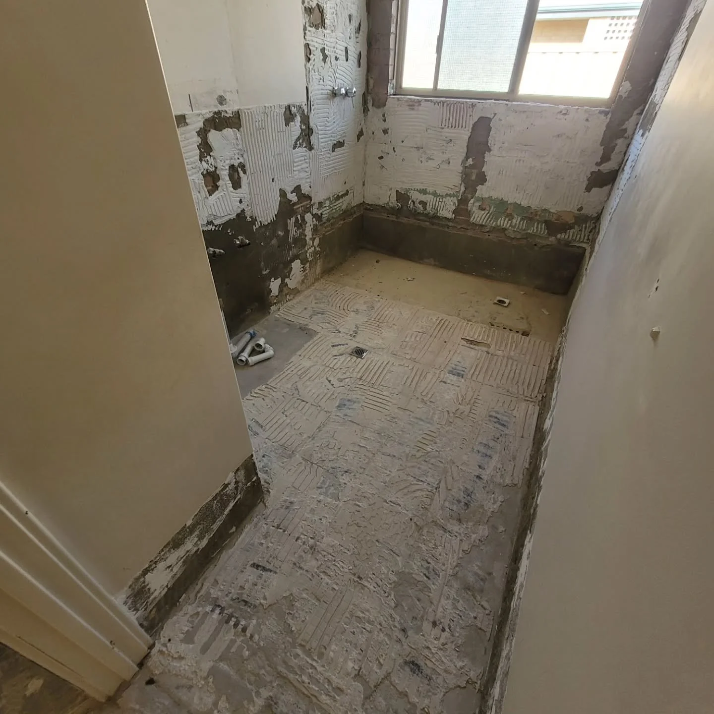 Did you know? We can prepare your Wet Areas ready for Tiling!

On this occasion, our clients decided to remove the Existing Tiles themselves and asked us to help them remove the Existing Screed Bed and Grind the Existing Tile Adhesive off the Floors 