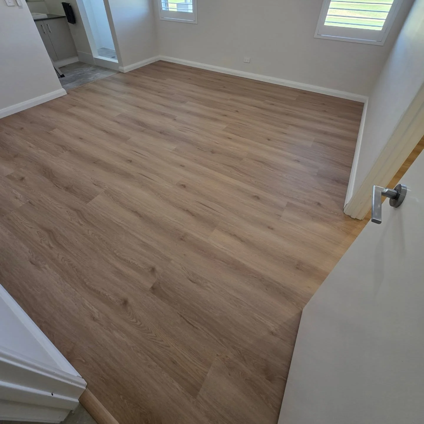 Our Client decided it was time to make a change from their Old Carpet 🤢 to New Hybrid Plank 😍

Swipe 👉 for some Project Photos

To complete this Project, we:

🔥 Diamond Ground the Concrete Subfloor to Reduce High Spots and Remove Contaminants tha