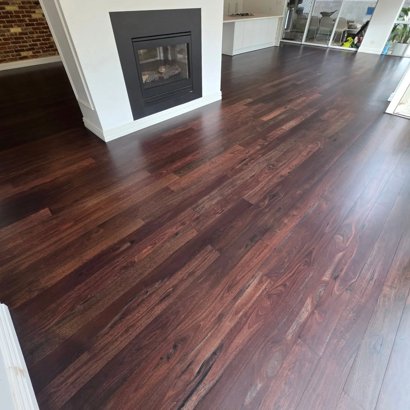 Our Client had a Burst Water Pipe 💧in their Entry, and gave us a call 📱

Swipe 👉 for some Project Photos

To complete this Project, we:

🔥 Removed the Existing MDF WA Colonial 140 x 18 Skirting from the Entry

🔥 Pulled Up the Existing Water Dama