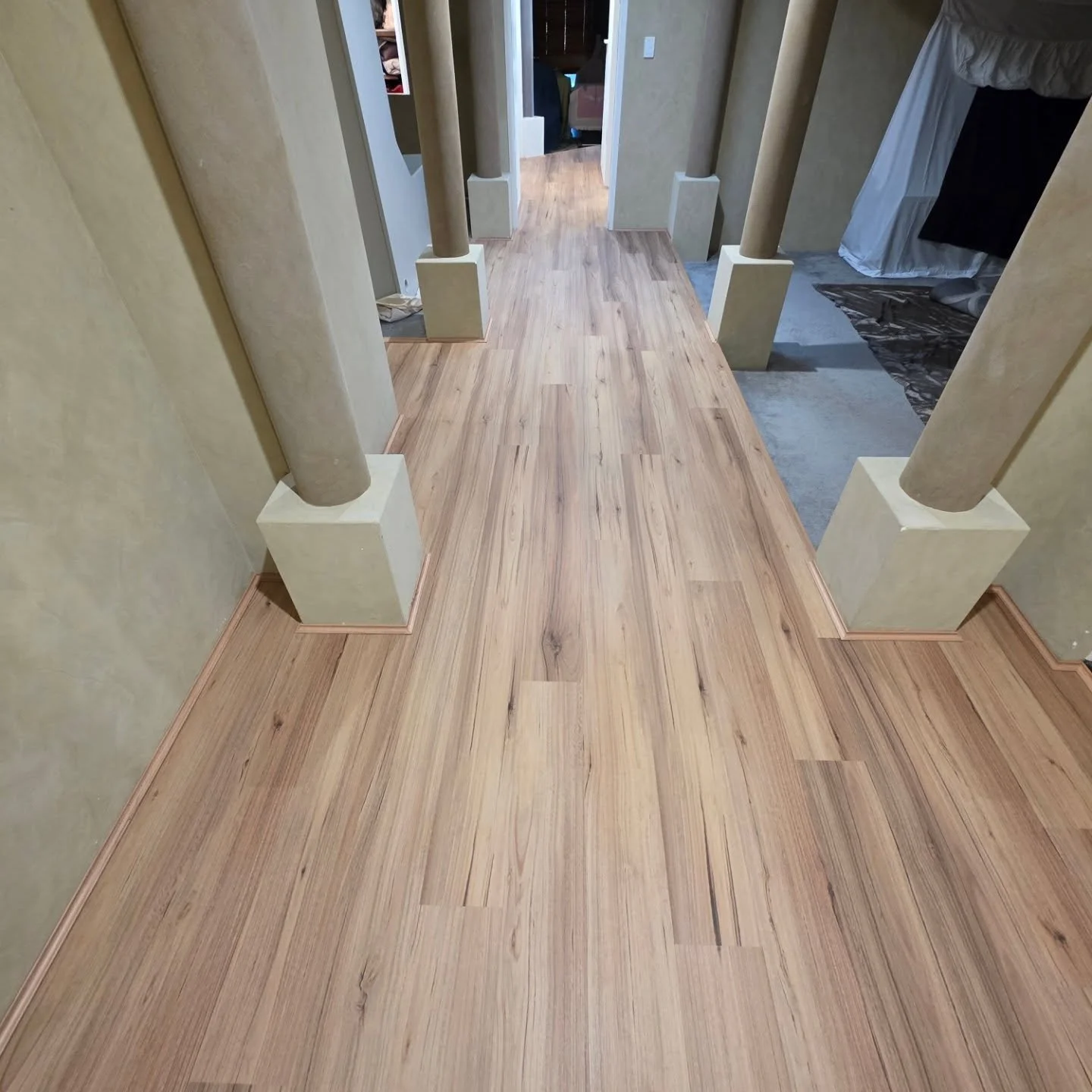 Our Client decided it was time to make a change from their Old Tiles 🤢 to our Hybrid Plank 😍

Swipe 👉 for some Project Photos

To complete this Project, we:

🔥 Pulled Up the Existing Tiles

🔥 Diamond Grind the Concrete Subfloor to Remove the Til