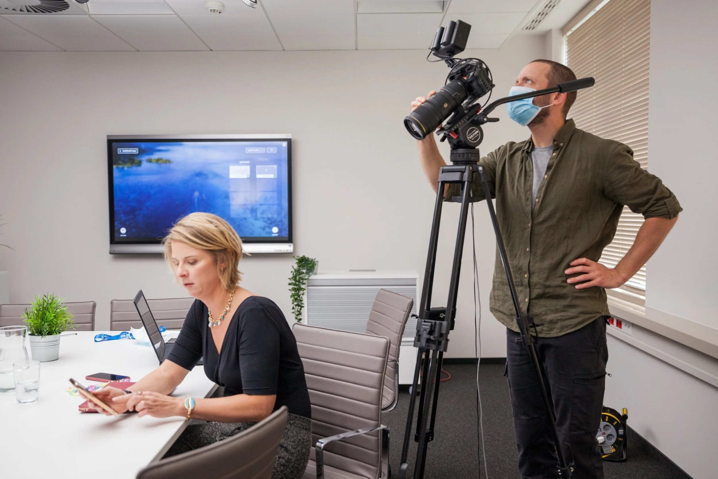 Kacper Bartczak z Grain Films podczas realizacji dla NTT Poland