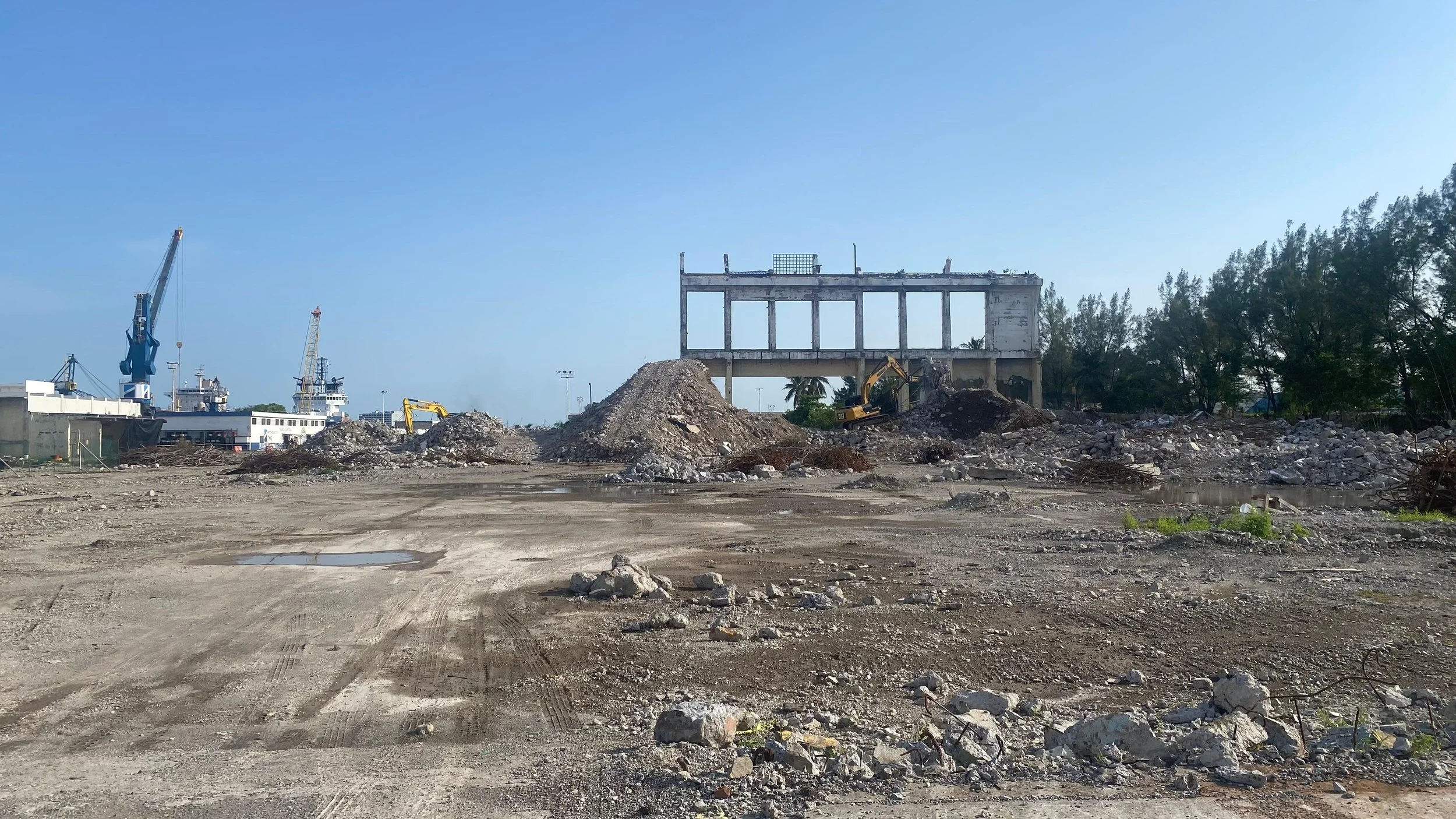 Demolición de hangares, oficinas  (1).jpg