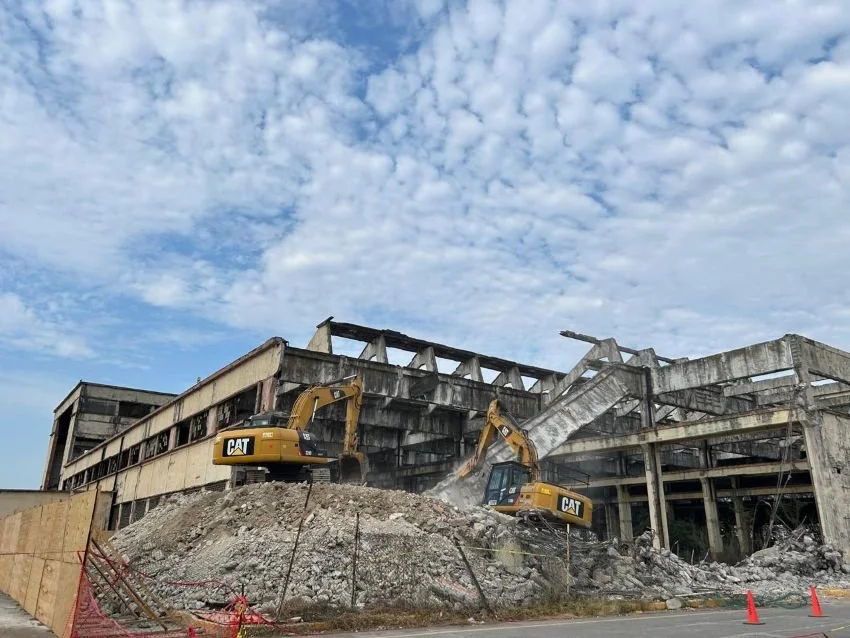 Demolicion industrial, de hangares