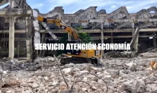 Demolicion con maquinas de hangares