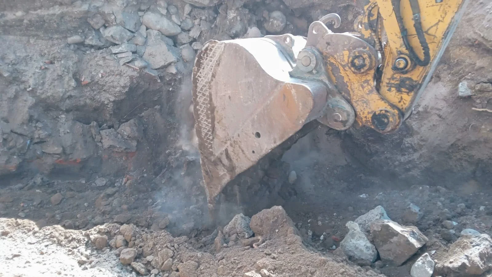 Excavacion para desplante de casa