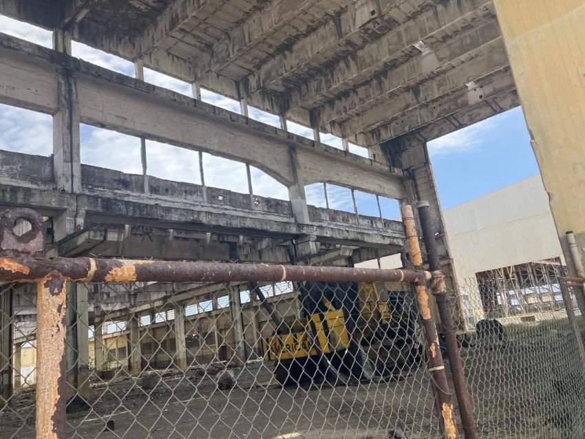 Demolicion de hangares de alto riesgo.jpg