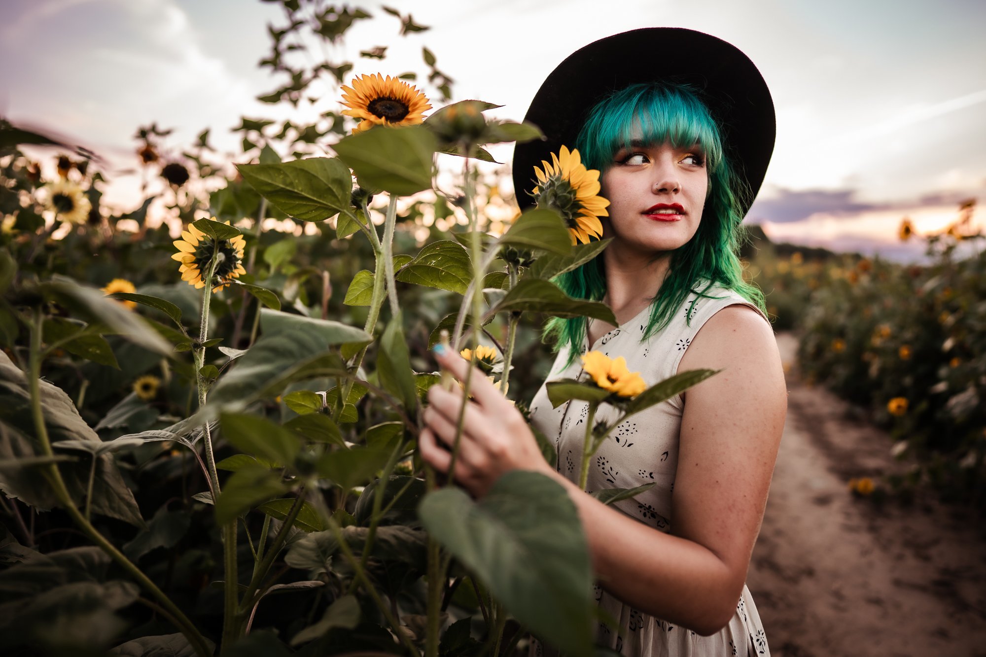 Lindsey-Eden-Birth-Photography-Doula-Denver-sunflowers-web-00120.jpg