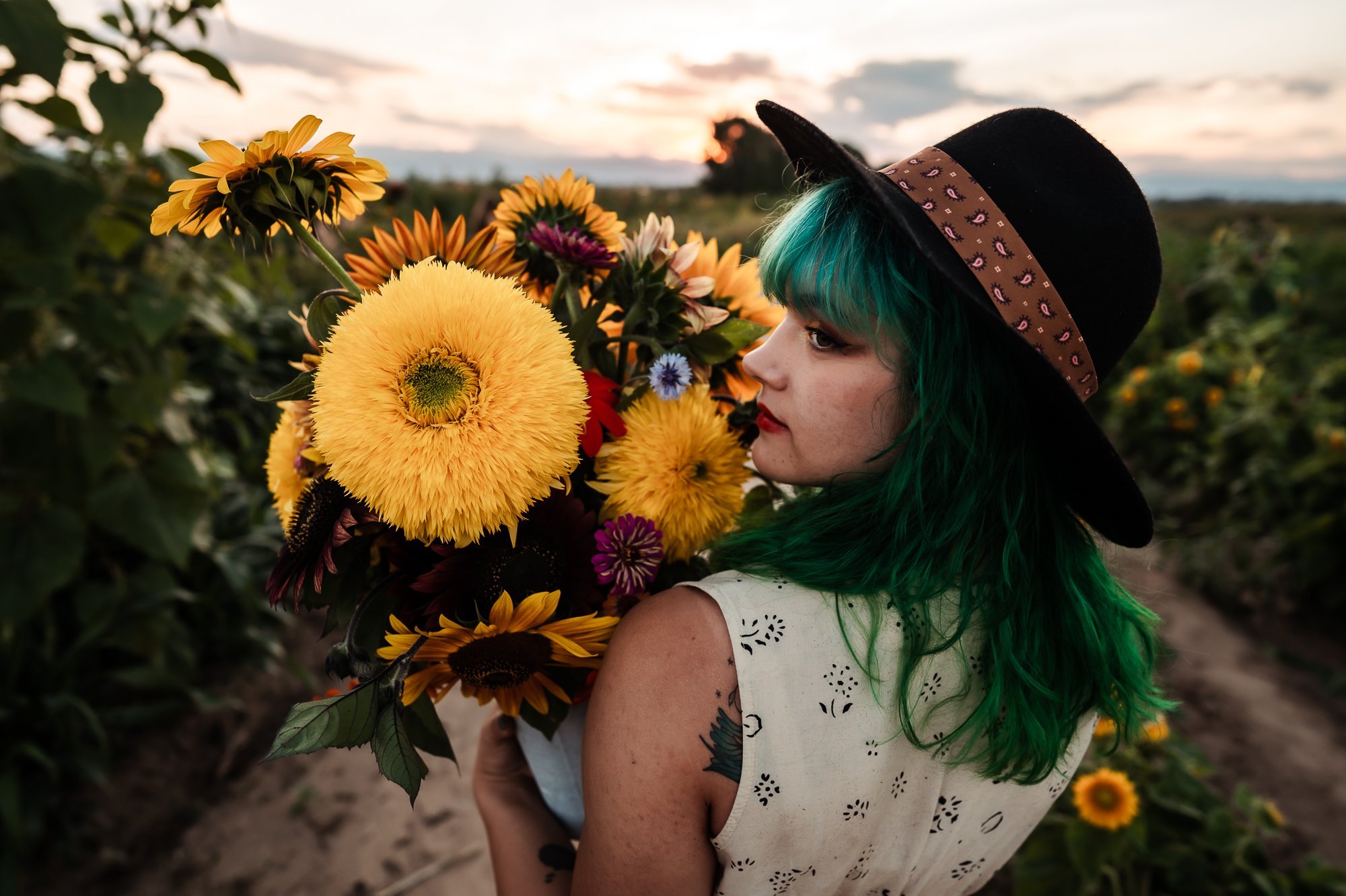 Lindsey-Eden-Birth-Photography-Doula-Denver-sunflowers-web-00229.jpg