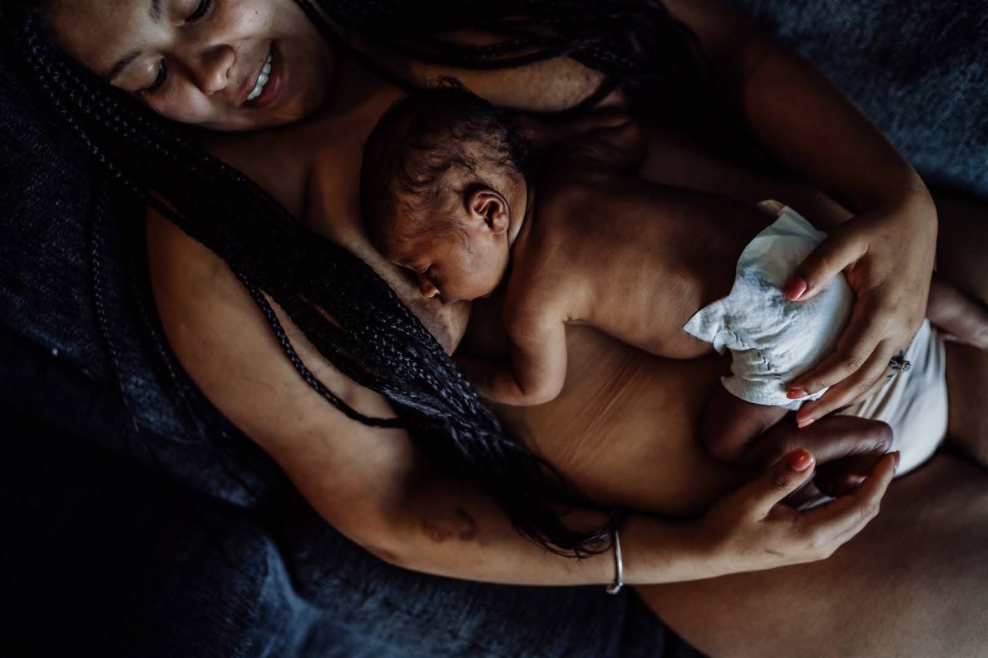 The days (and weeks) post-birth are a total whirlwind - from those endless feeding sessions to trying to catch the illusive rest. It's a mix of moments you've anticipated for so long, yet it might also feel like stepping into the unknown. Regardless,