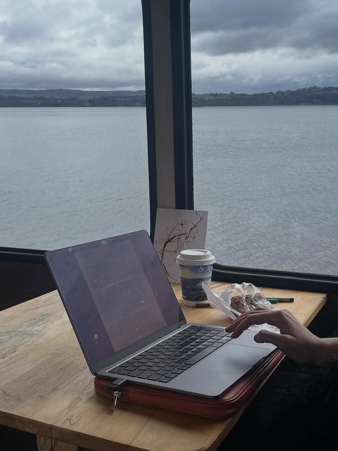 🚍 All aboard the Writing Express&hellip; next stop: Inspiration Station ✨

Excited to be returning to the wonderful @oaktreeinn next week for another Acorn Writing Retreat, welcoming in the Spring 🌼 

Weather permitting, there will be a post-lunch 