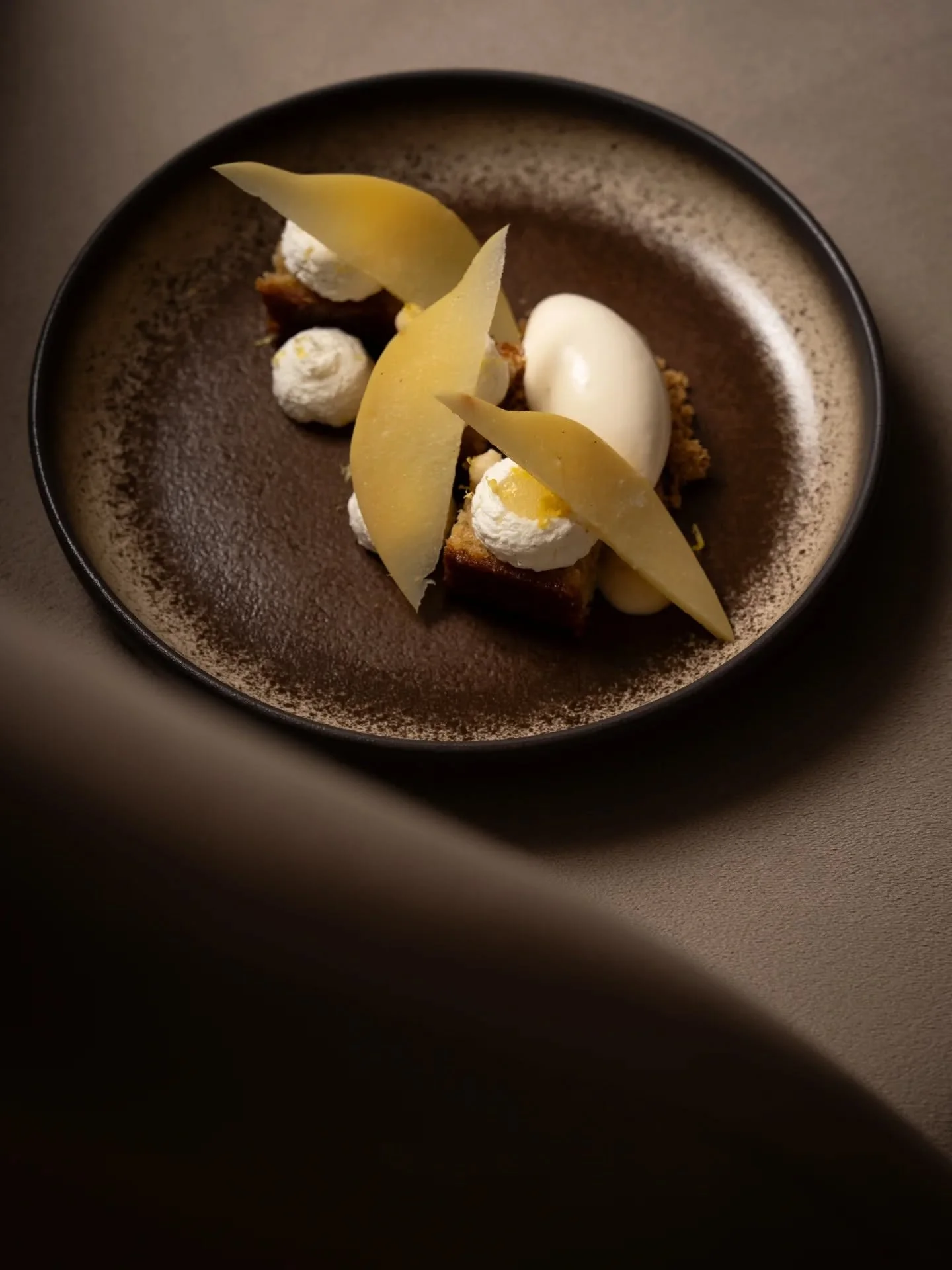 Coing / Citron / K&eacute;fir de lait / Feuilles de Litsea 🌿

📸 @justine.nerini