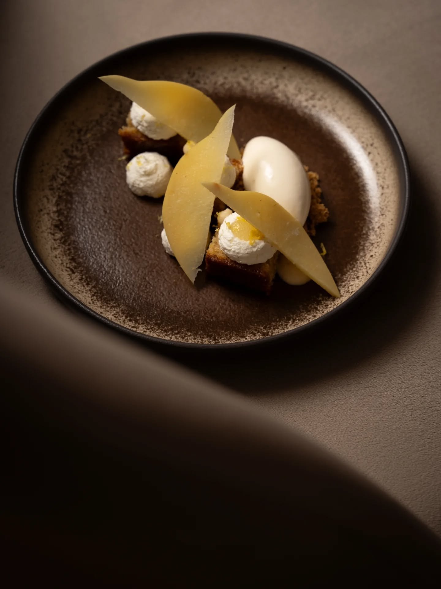 Coing / Citron / K&eacute;fir de lait / Feuilles de Litsea 🌿

📸 @justine.nerini