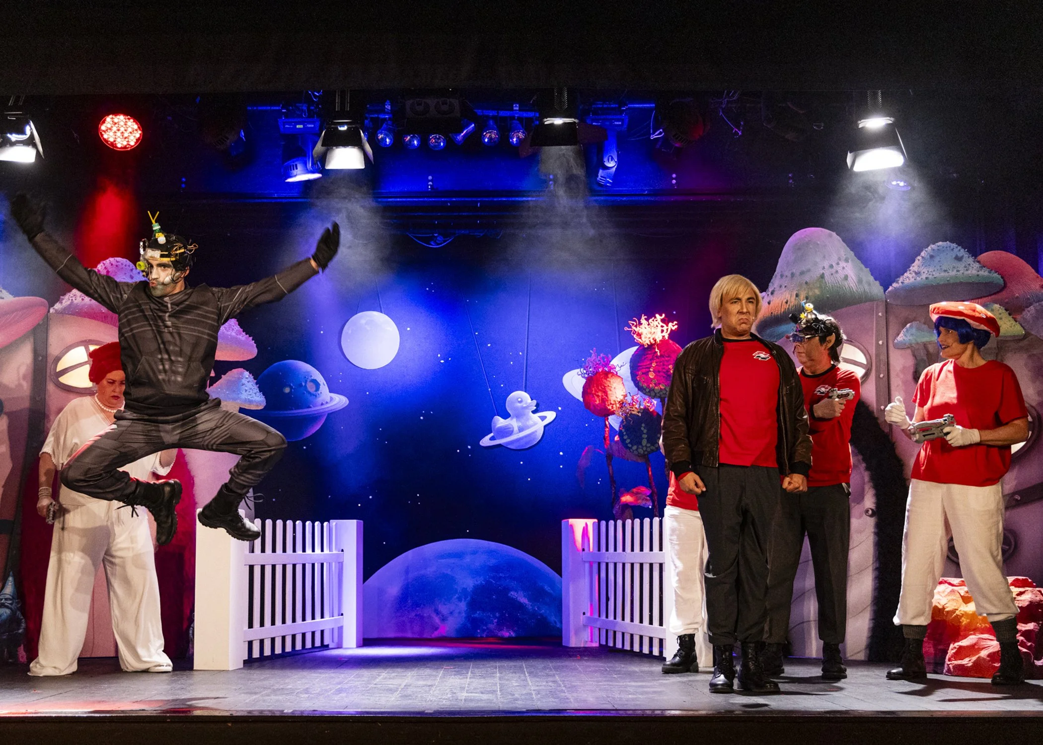 TSCHAUNER_Planet-Tschauner_Szenenmotiv-11_credit-Bettina-Frenzel.jpg
