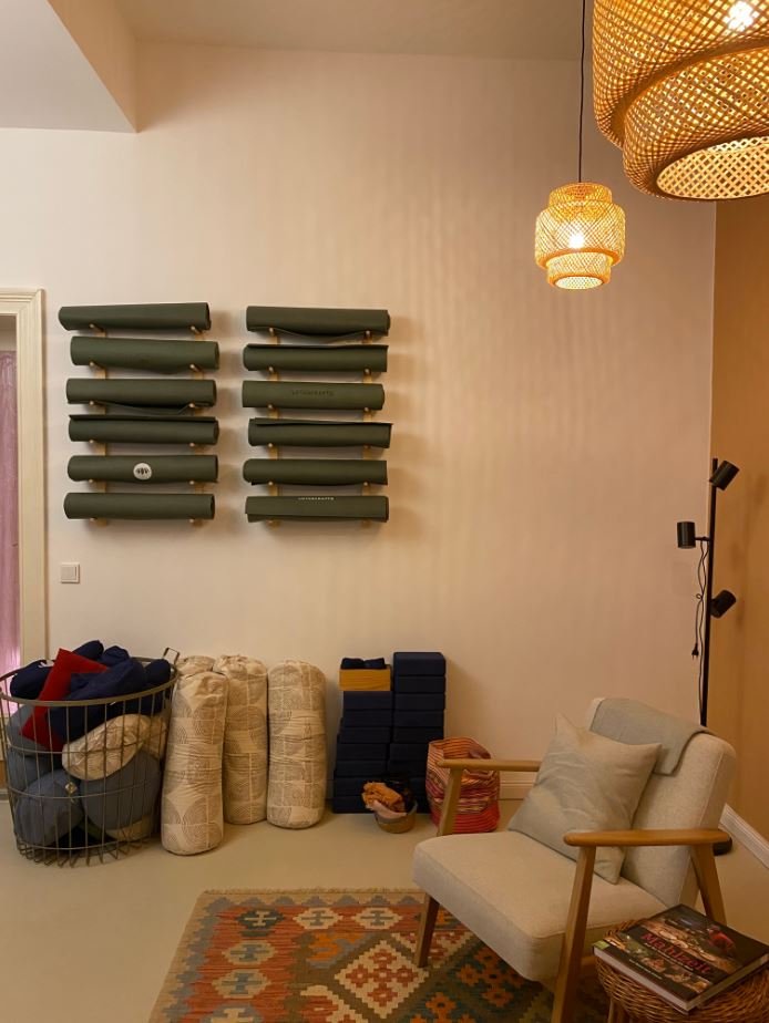 Lounge mit Matten, Kissen, Decken etc. 