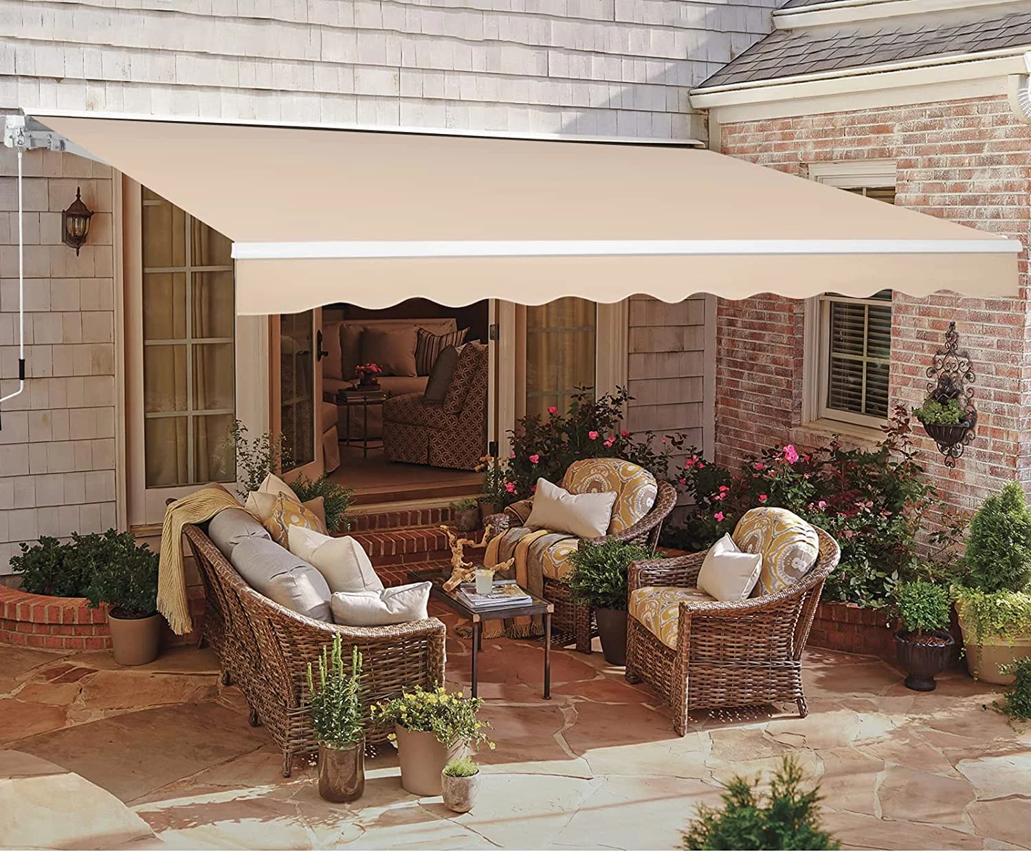 Enhancing Outdoor Spaces with Retractable Awnings in Warner Robins