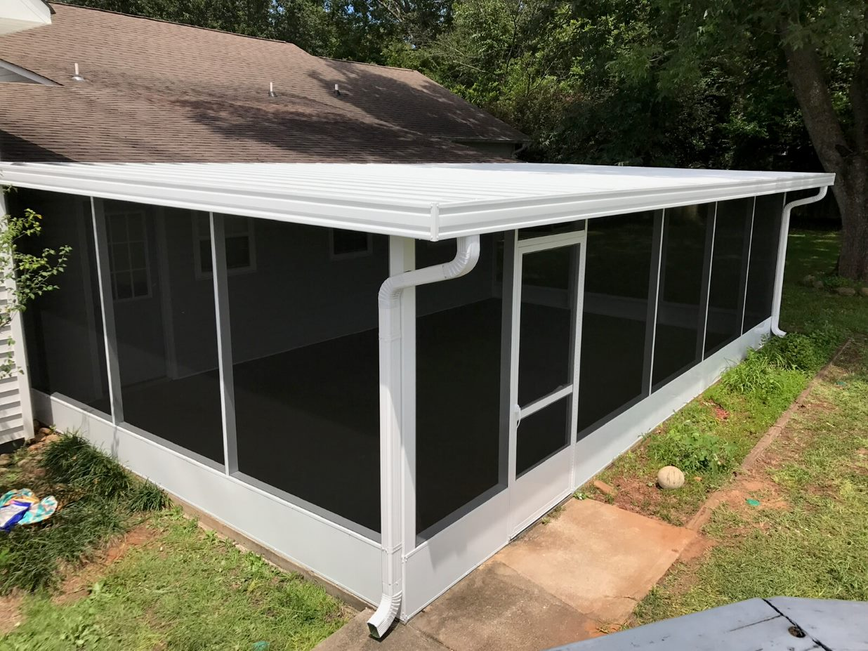 The Benefits of Vinyl Enclosures for Year-Round Enjoyment in Perry, GA