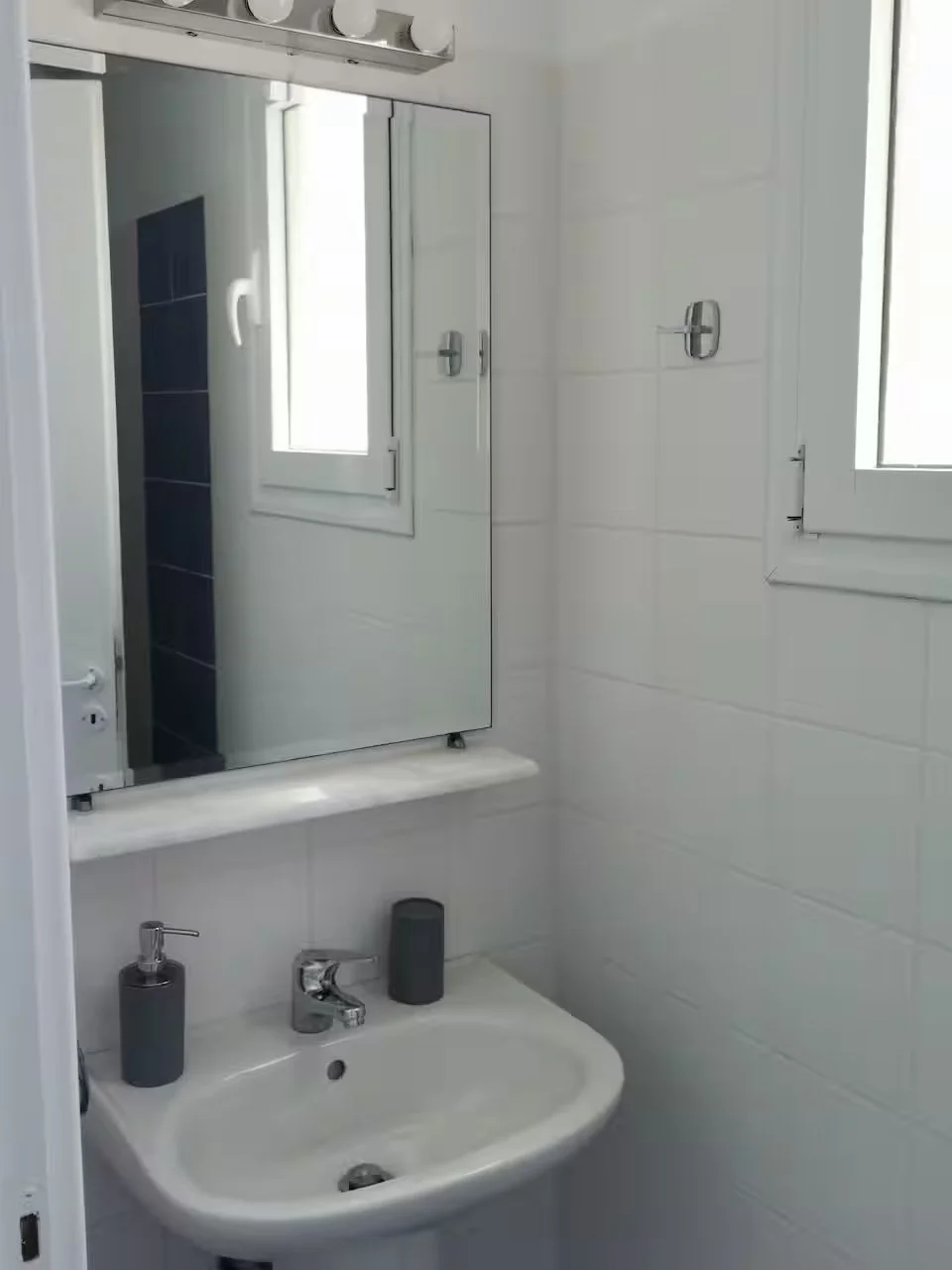 Flora's House 10.jpg
