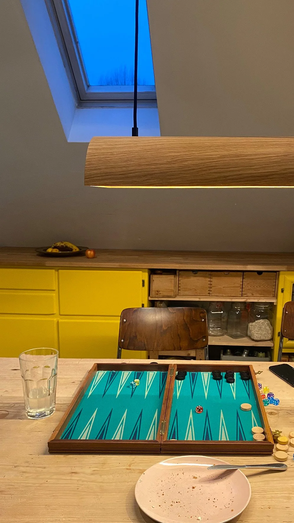 [[tags: Holzleuchte]]